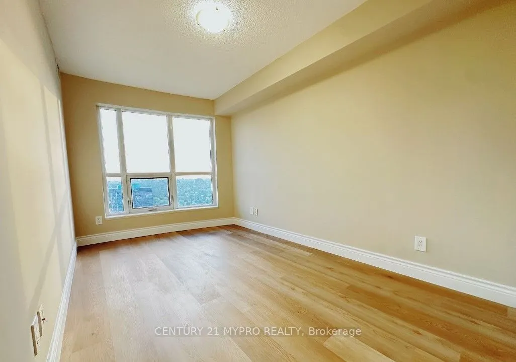 151 Village Green Square, #2506