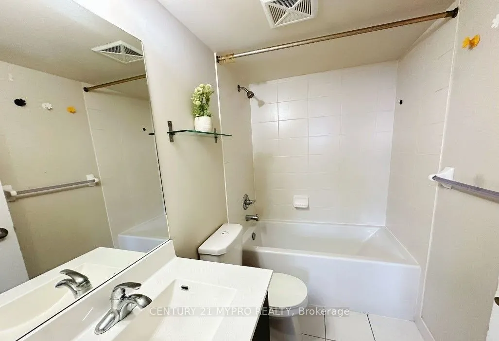 151 Village Green Square, #2506
