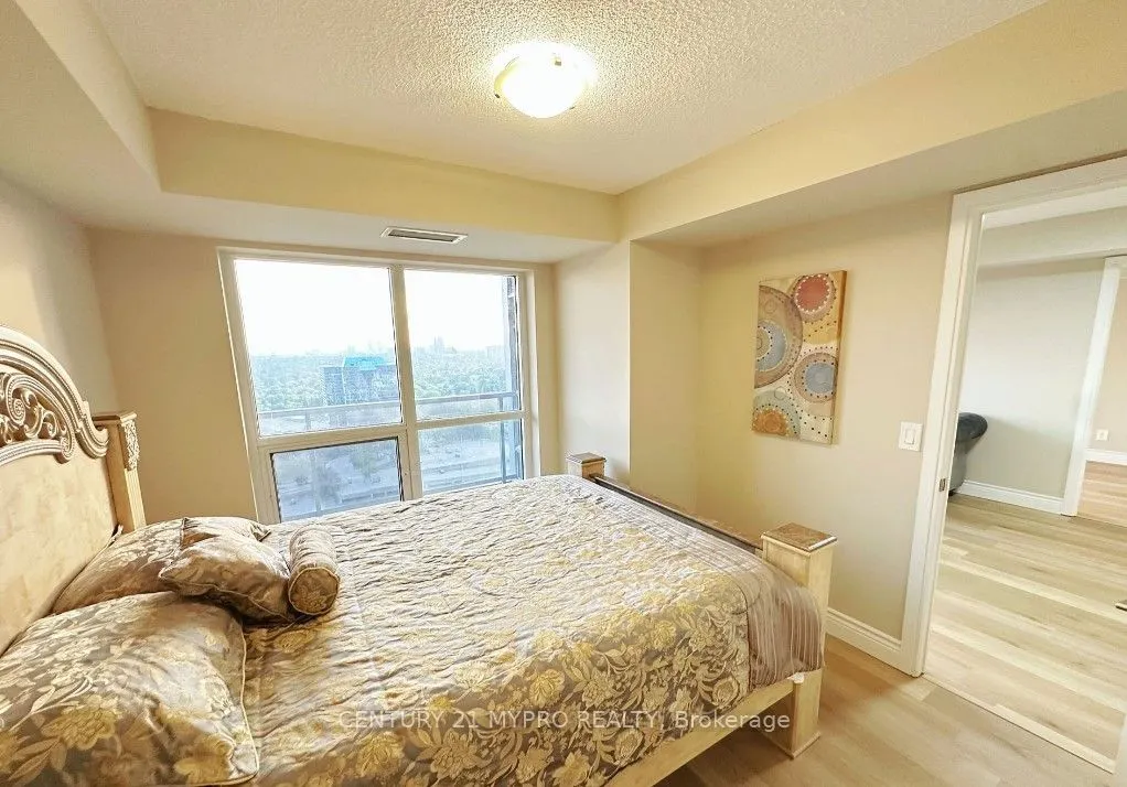 151 Village Green Square, #2506