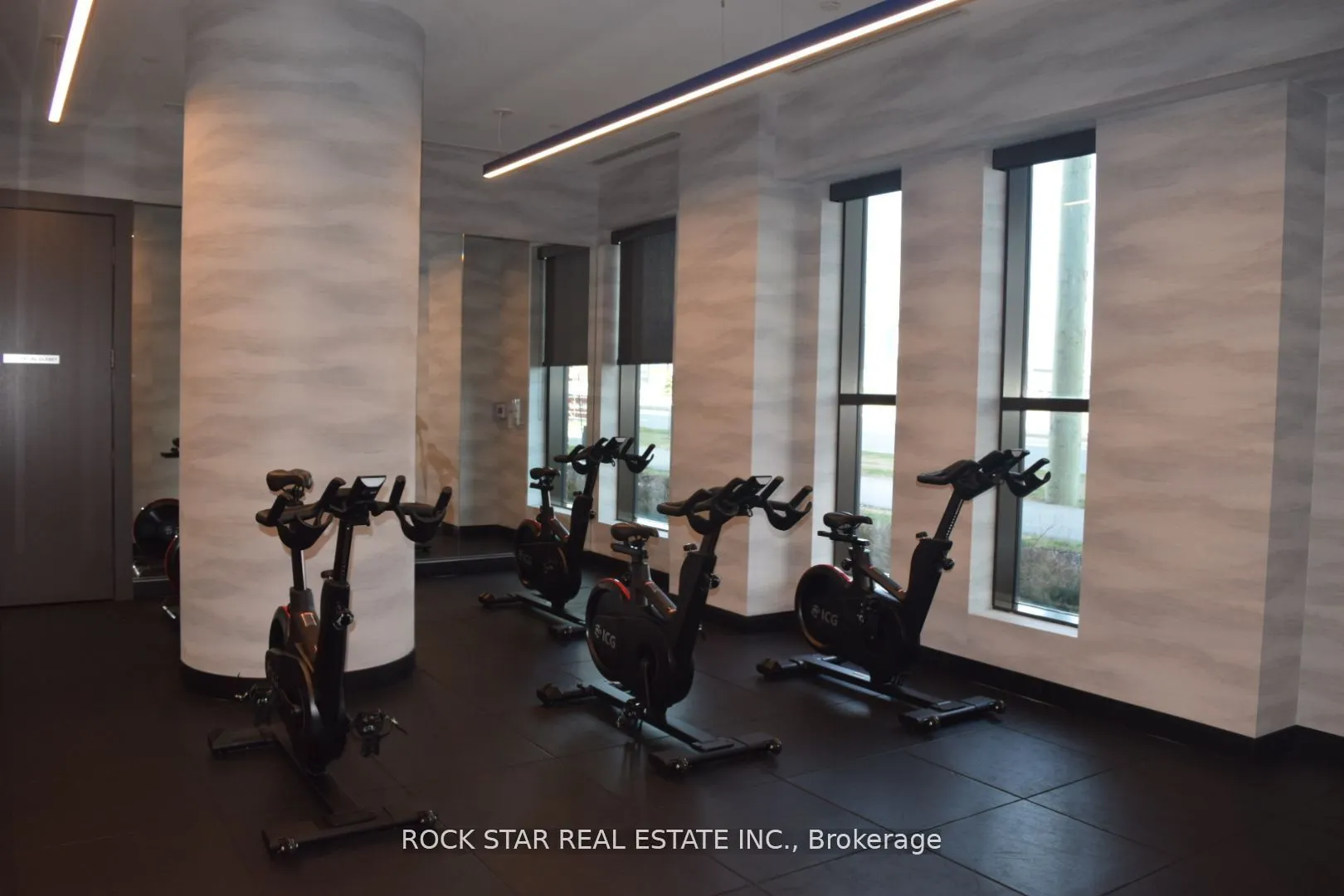 2550 Simcoe Street N, #1717