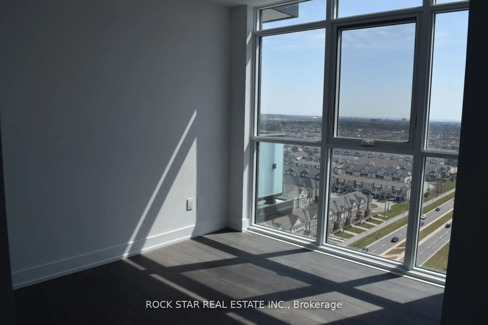 2550 Simcoe Street N, #1717