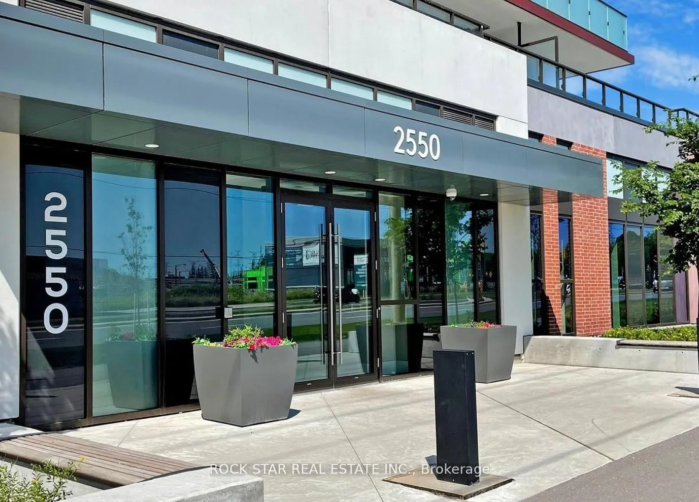 2550 Simcoe Street N, #1717