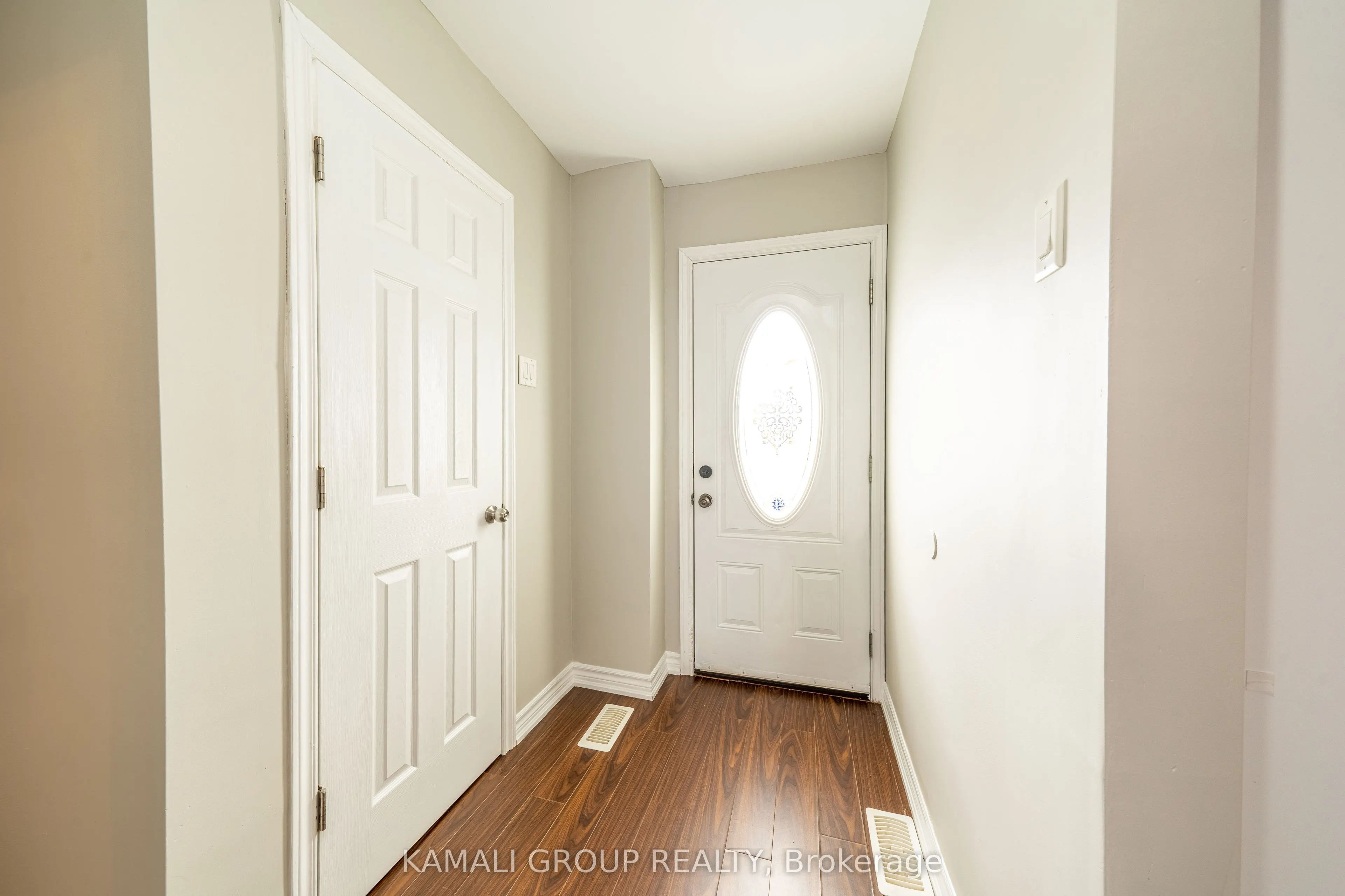 913 Carnaby Crescent