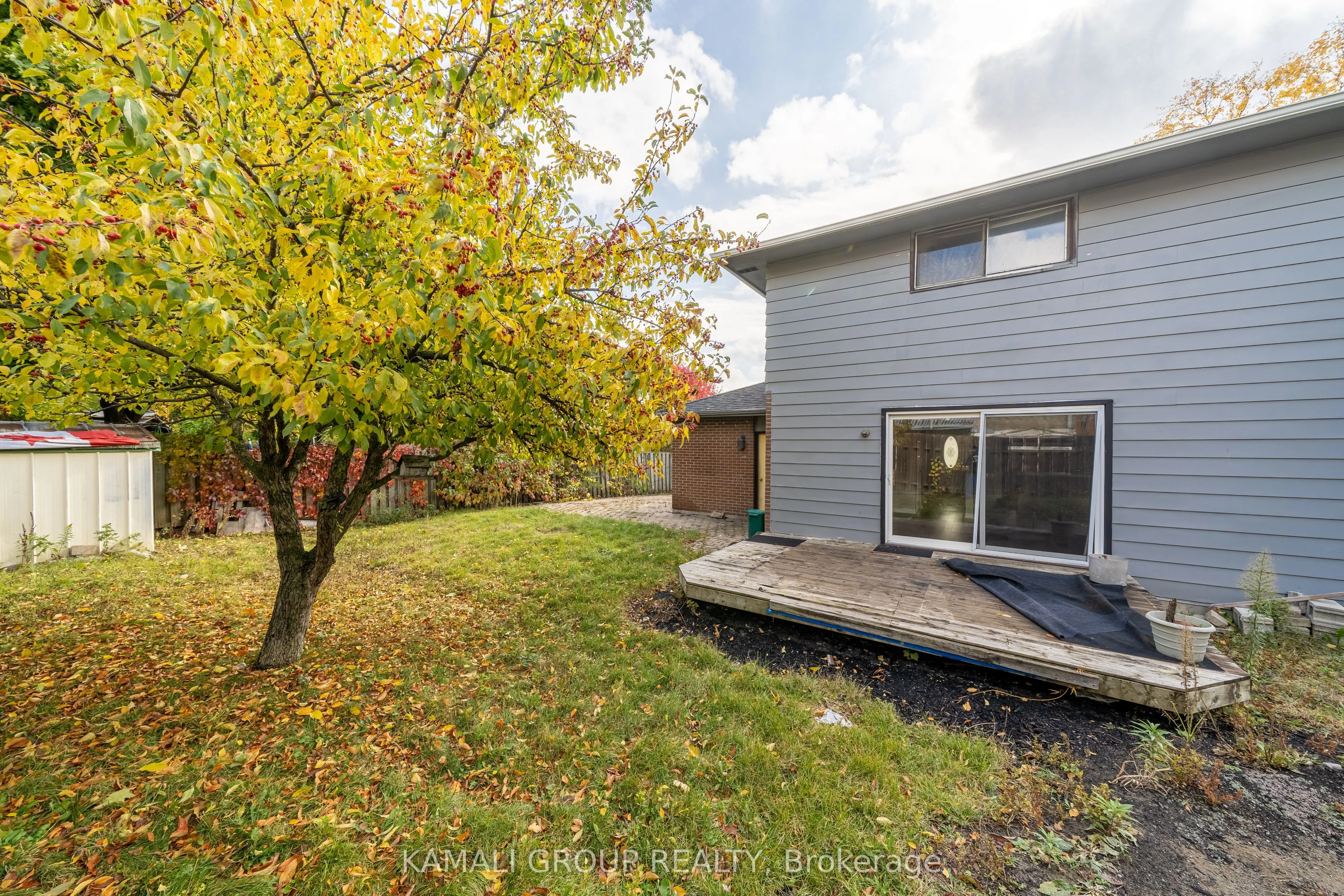 913 Carnaby Crescent