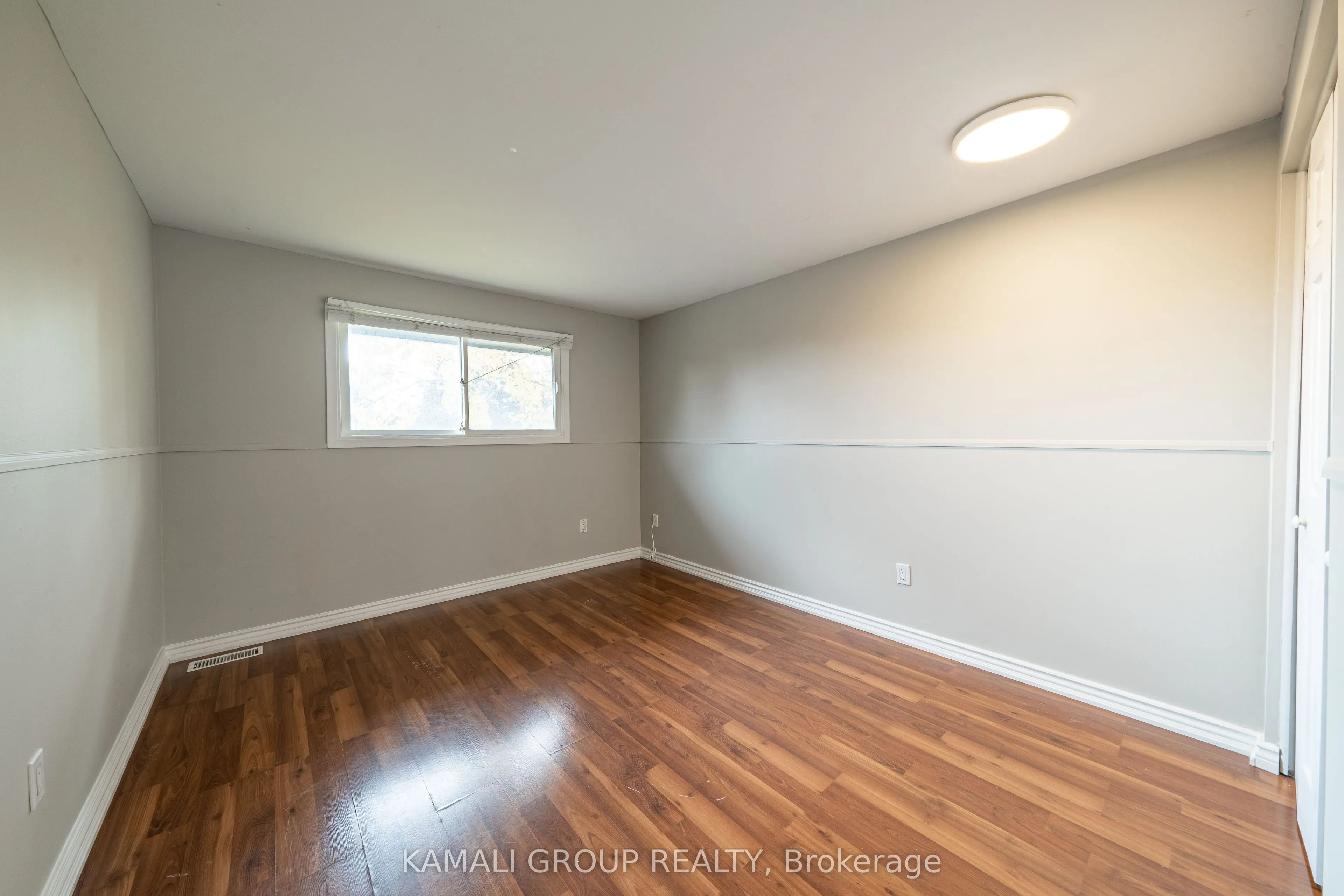 913 Carnaby Crescent