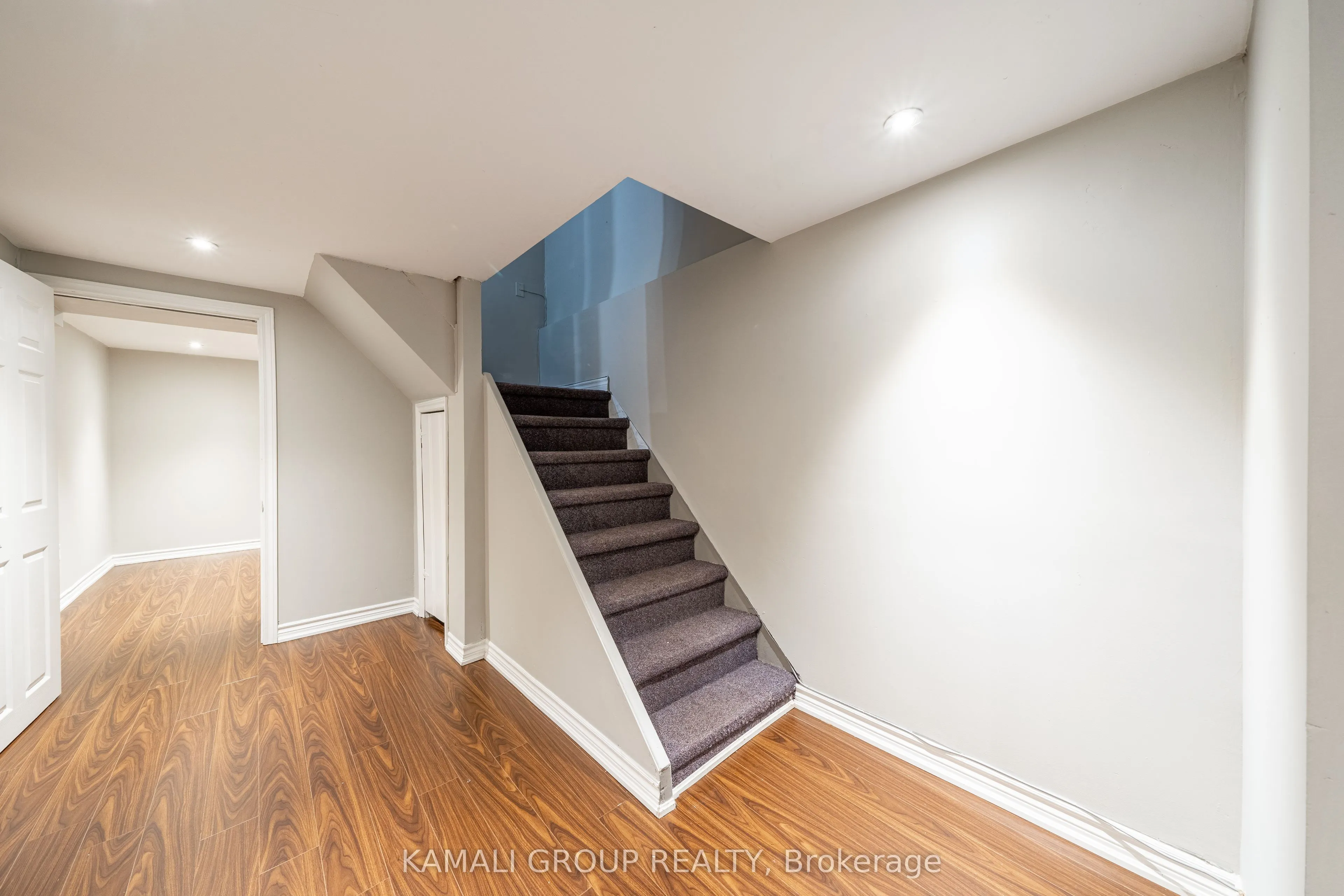 913 Carnaby Crescent
