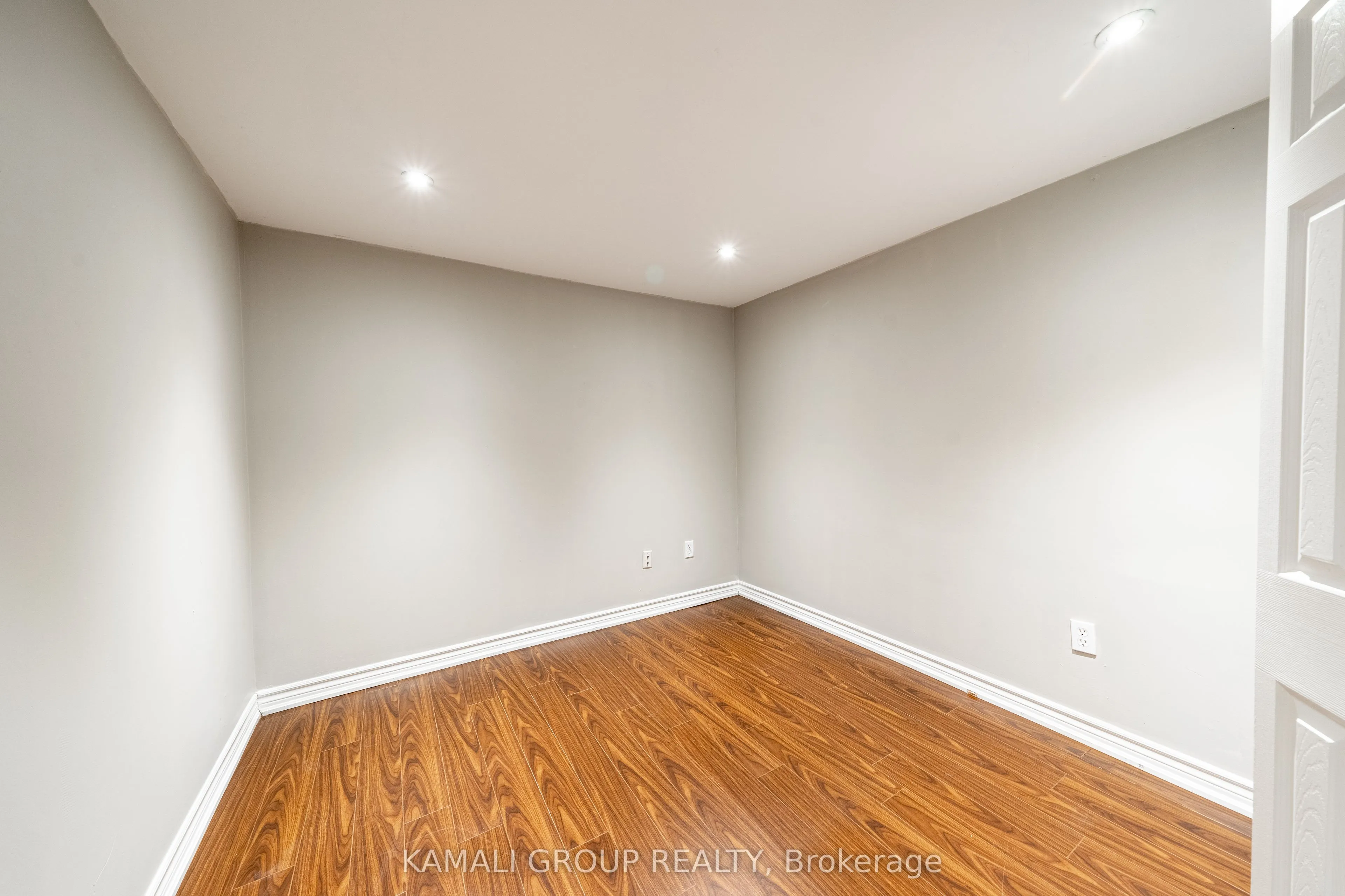 913 Carnaby Crescent