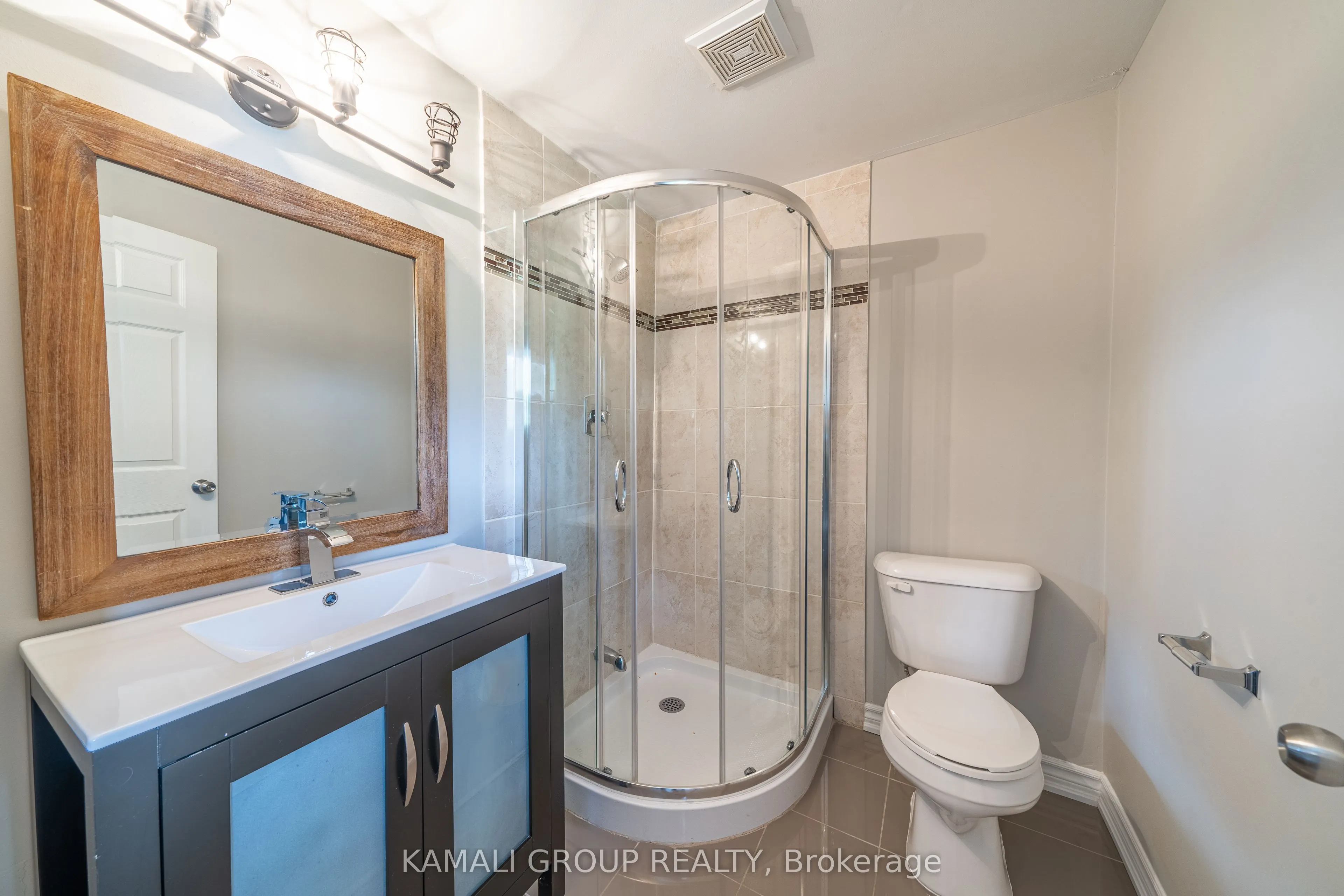 913 Carnaby Crescent
