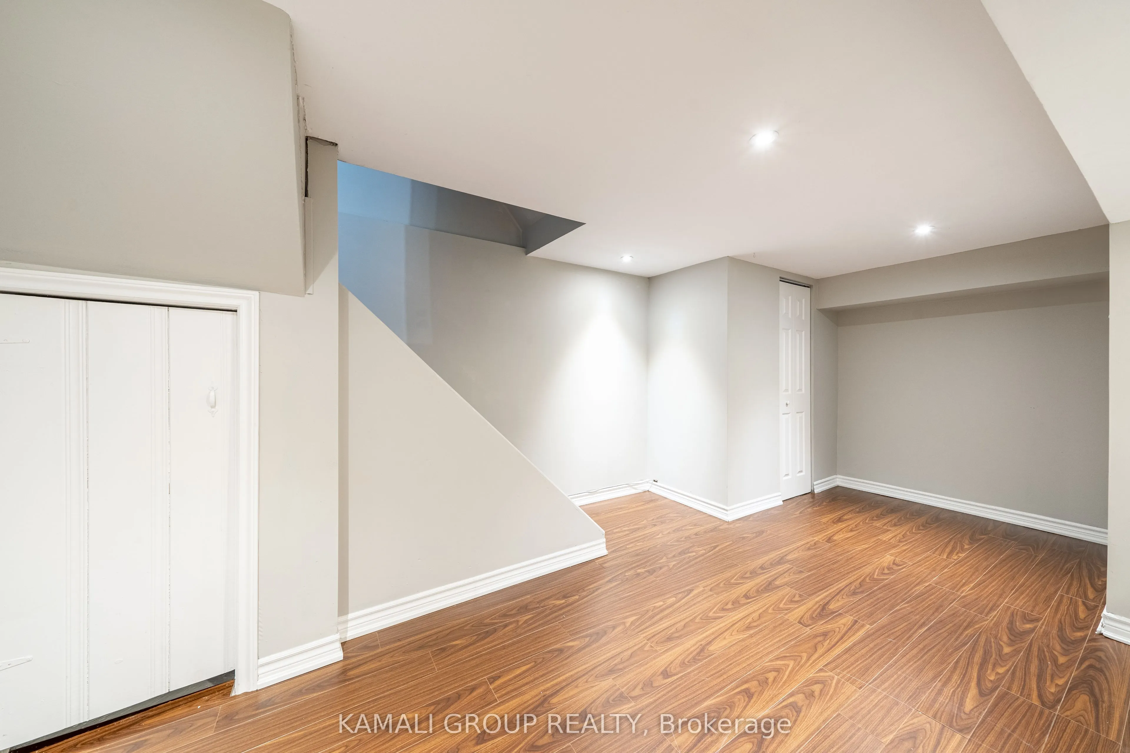 913 Carnaby Crescent