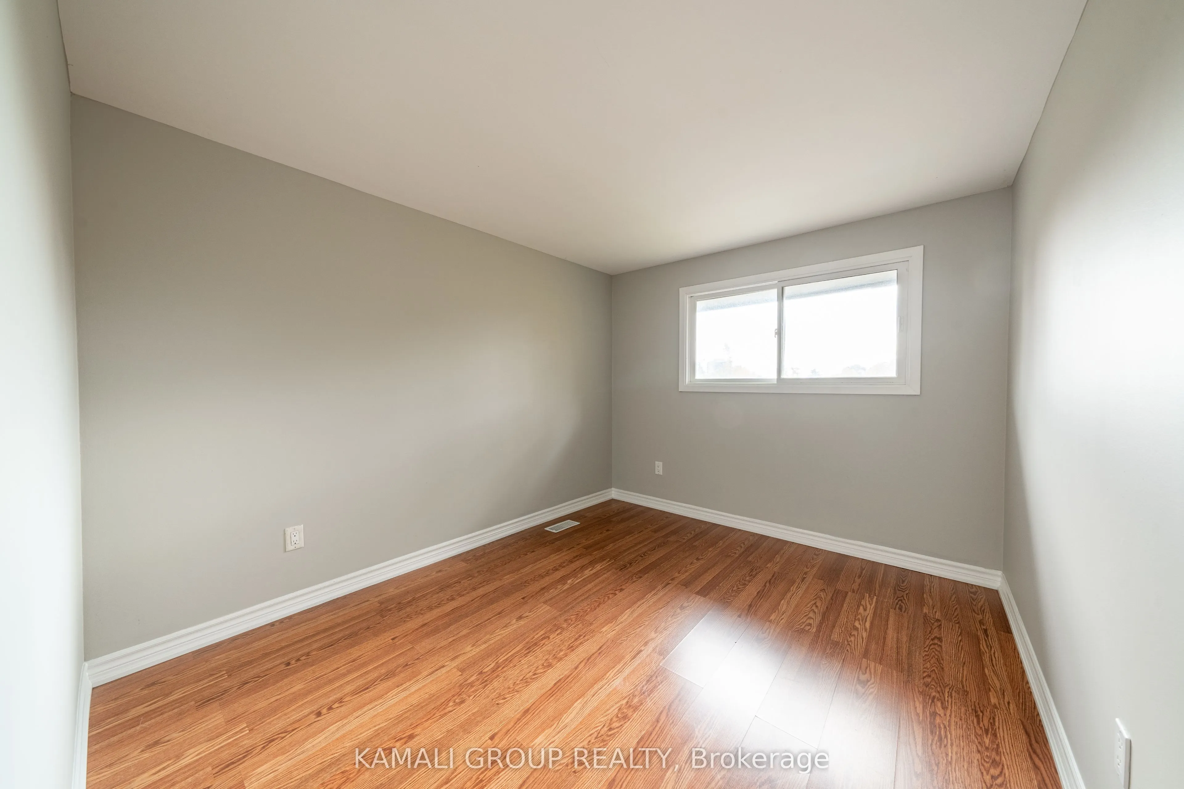 913 Carnaby Crescent