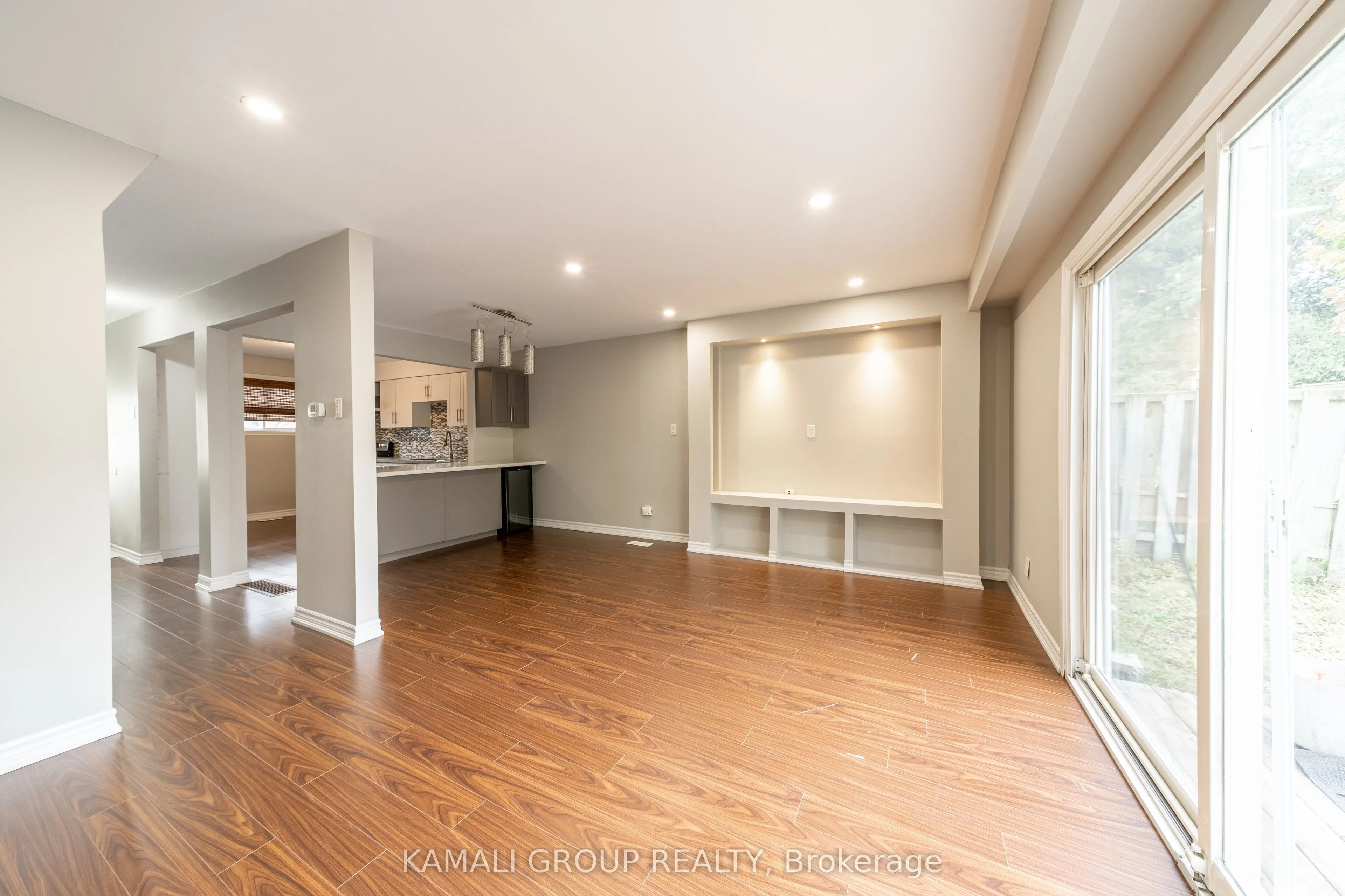 913 Carnaby Crescent