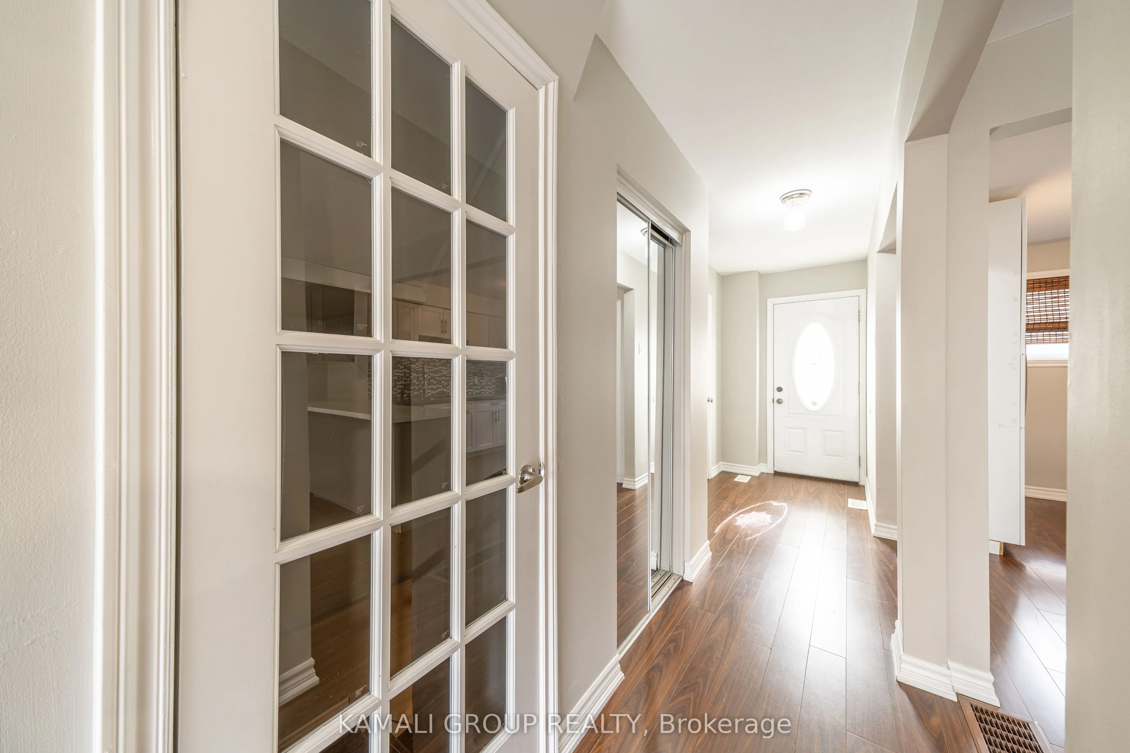 913 Carnaby Crescent
