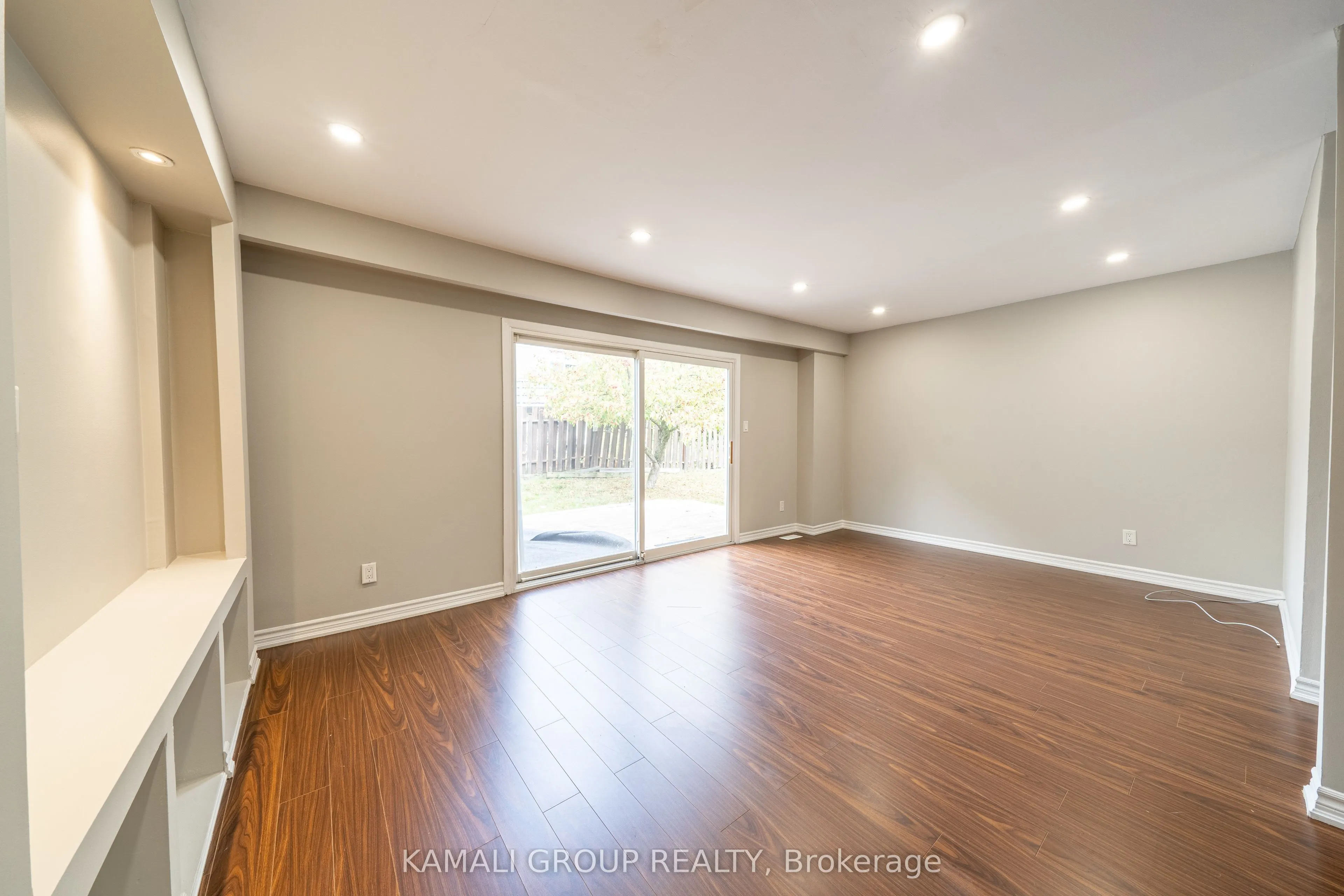 913 Carnaby Crescent