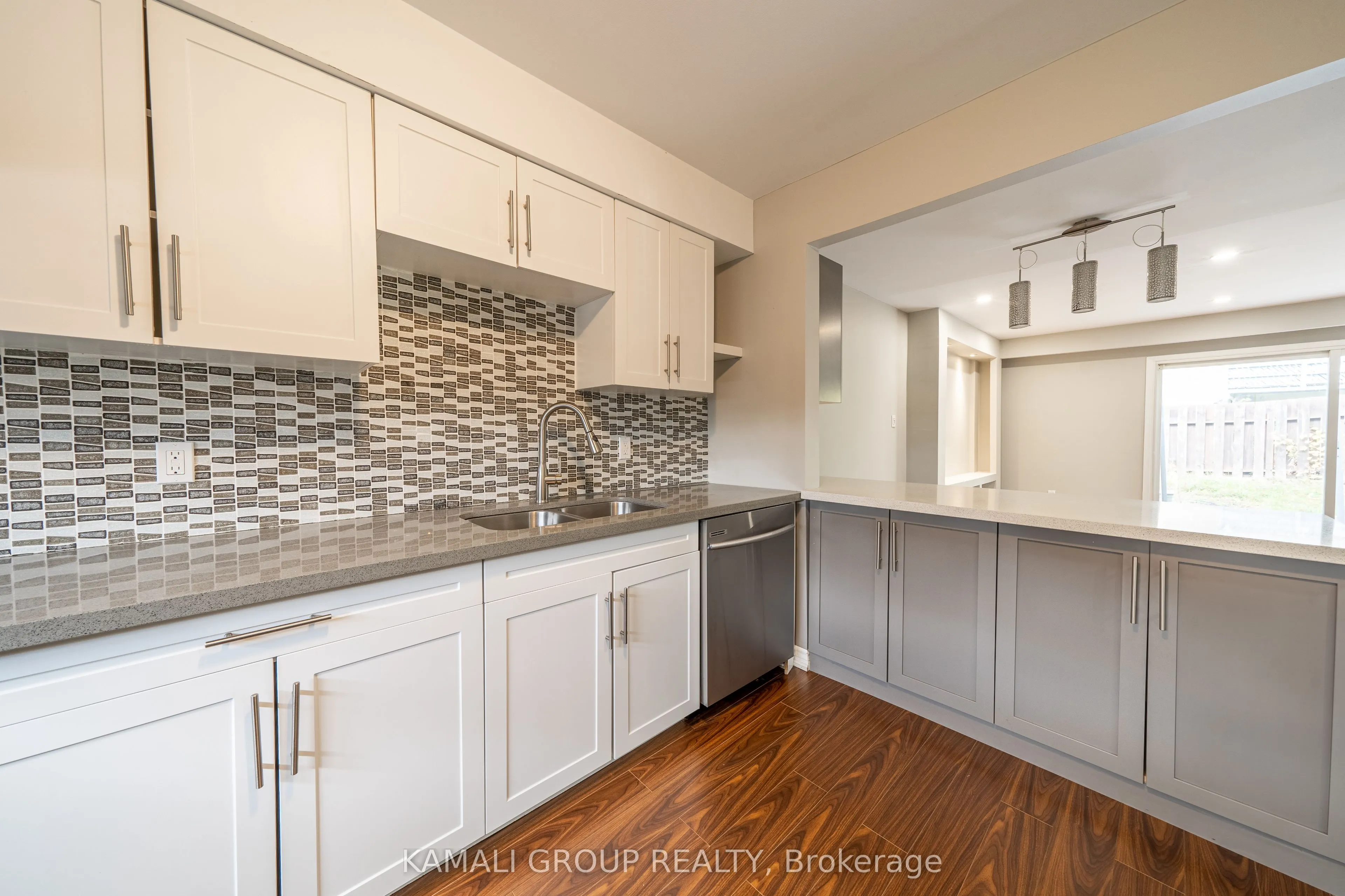 913 Carnaby Crescent