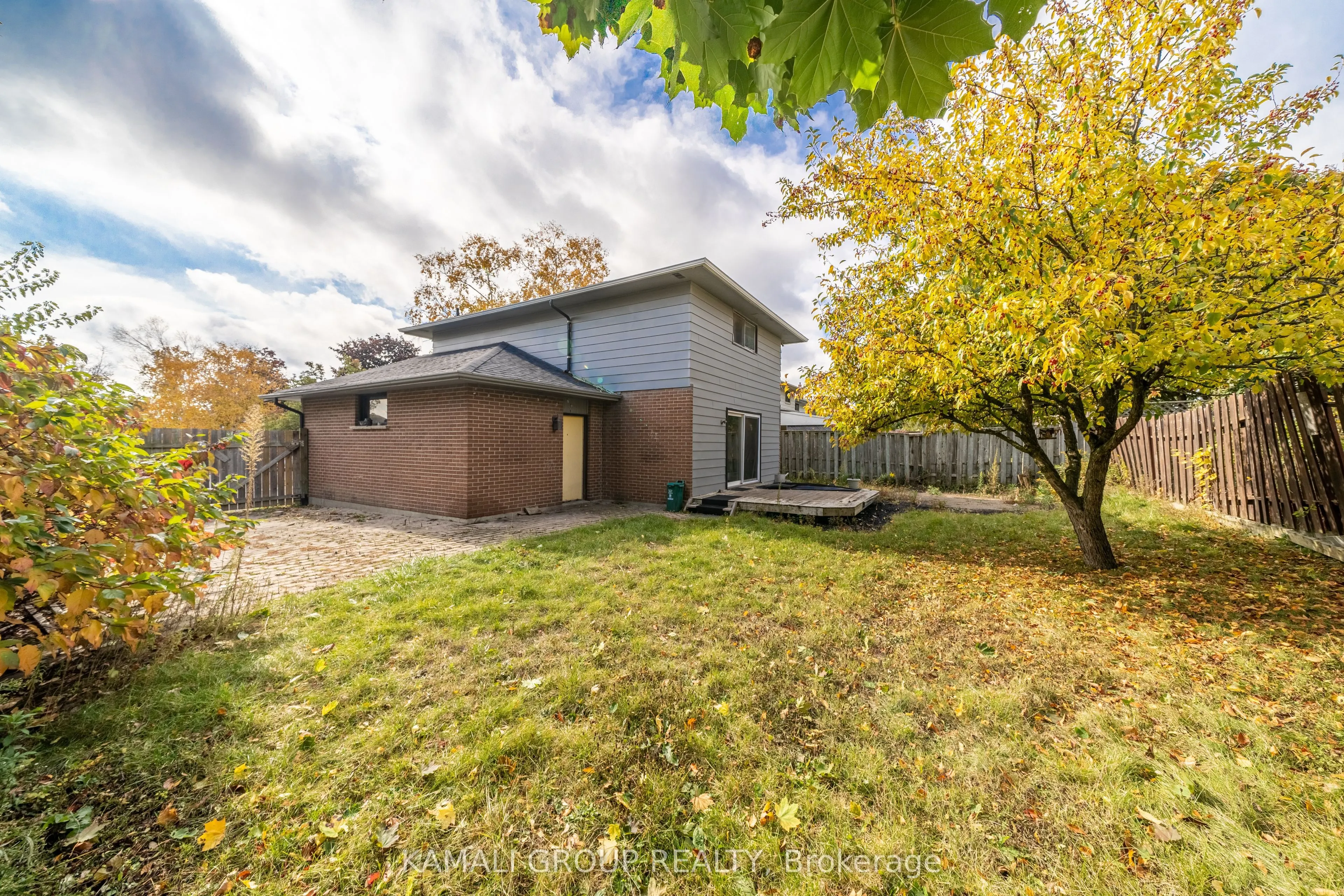 913 Carnaby Crescent