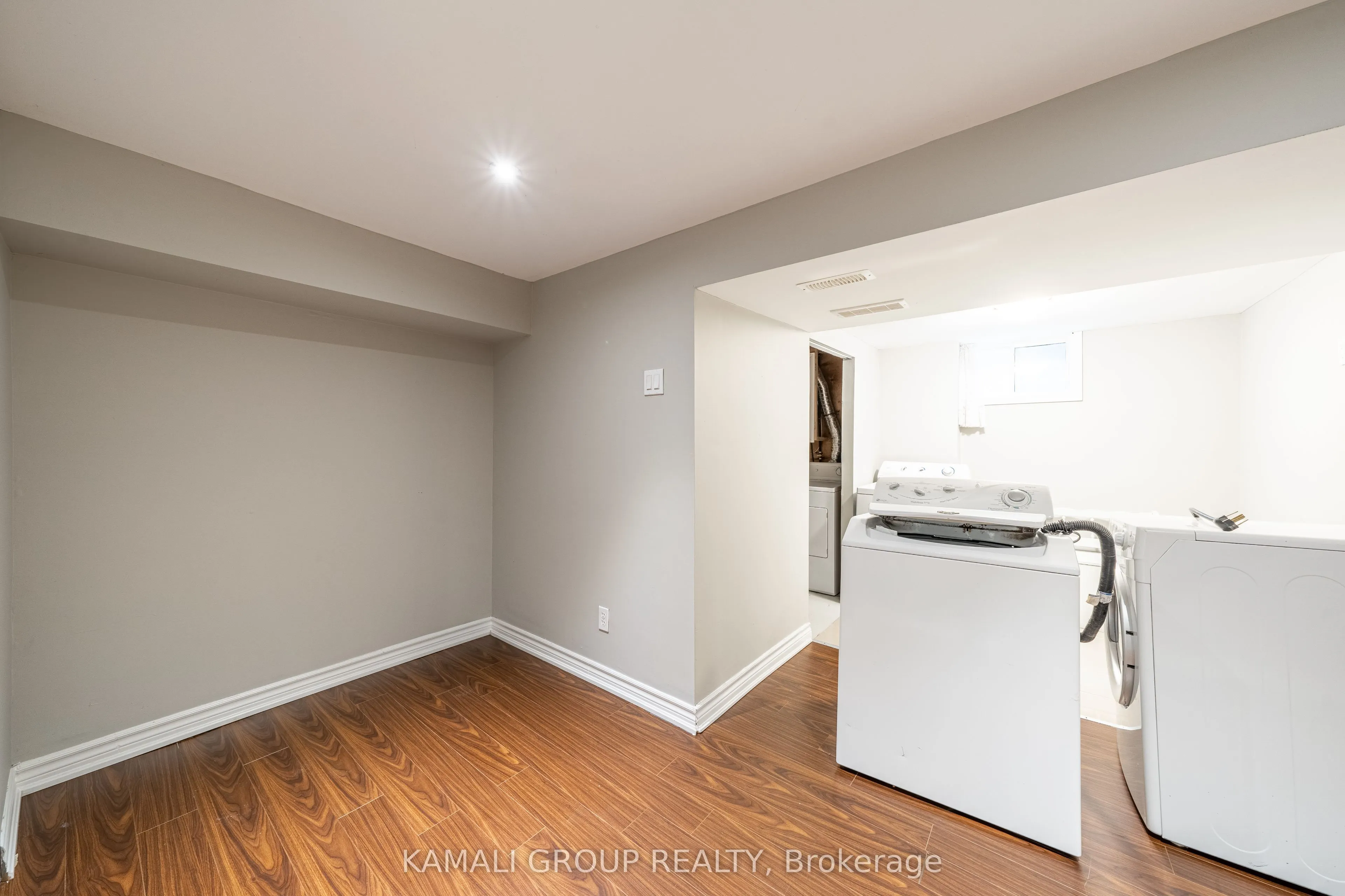913 Carnaby Crescent