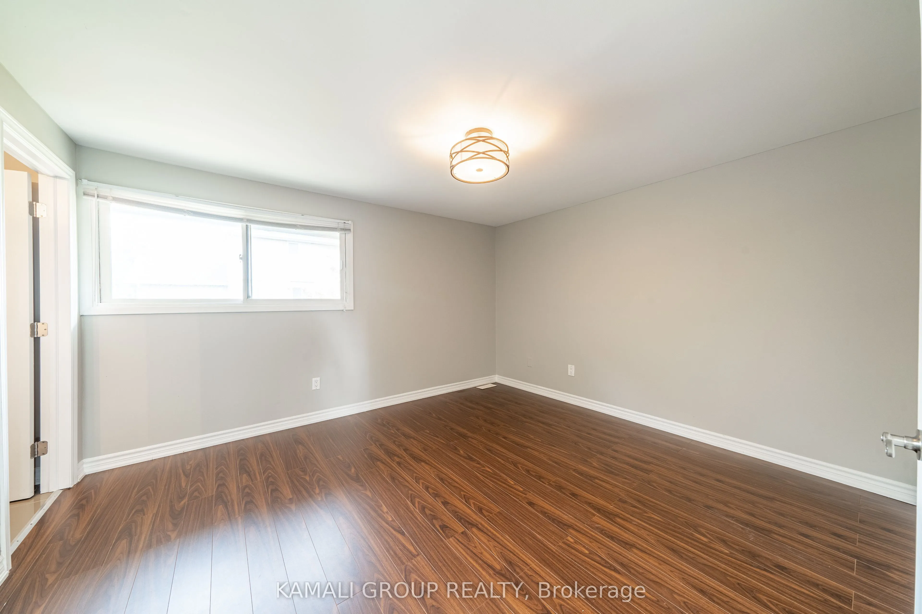 913 Carnaby Crescent