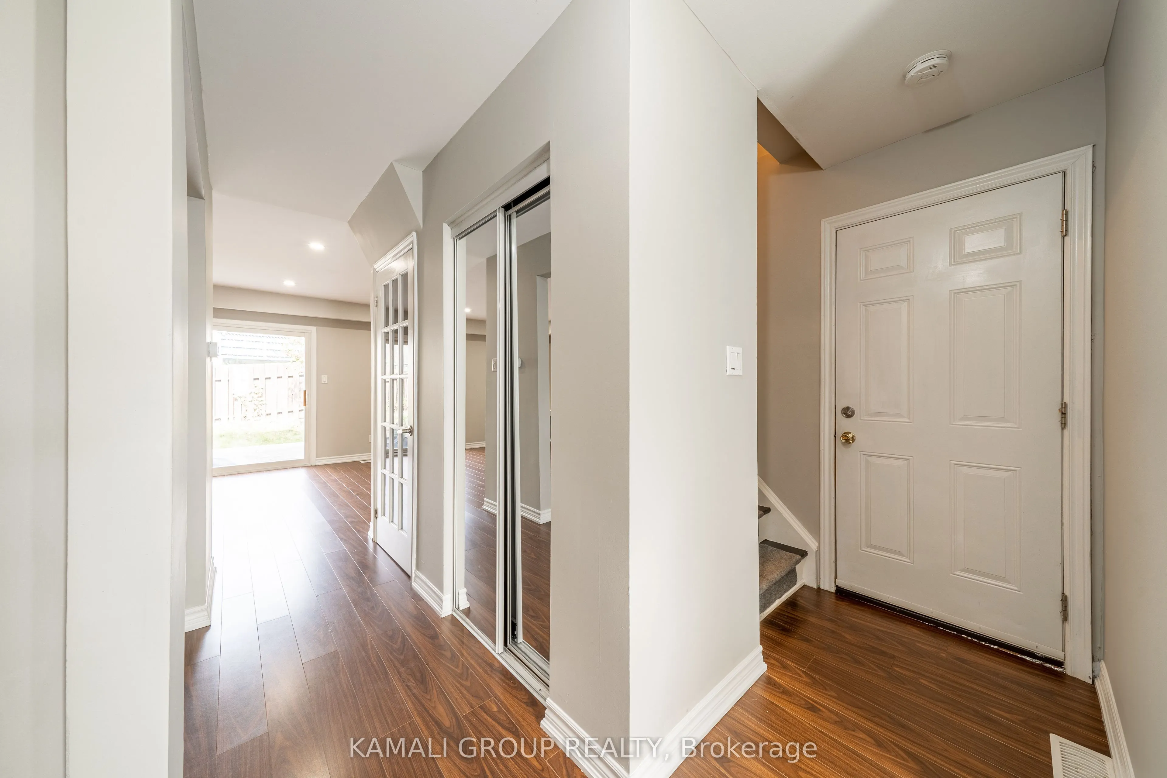 913 Carnaby Crescent