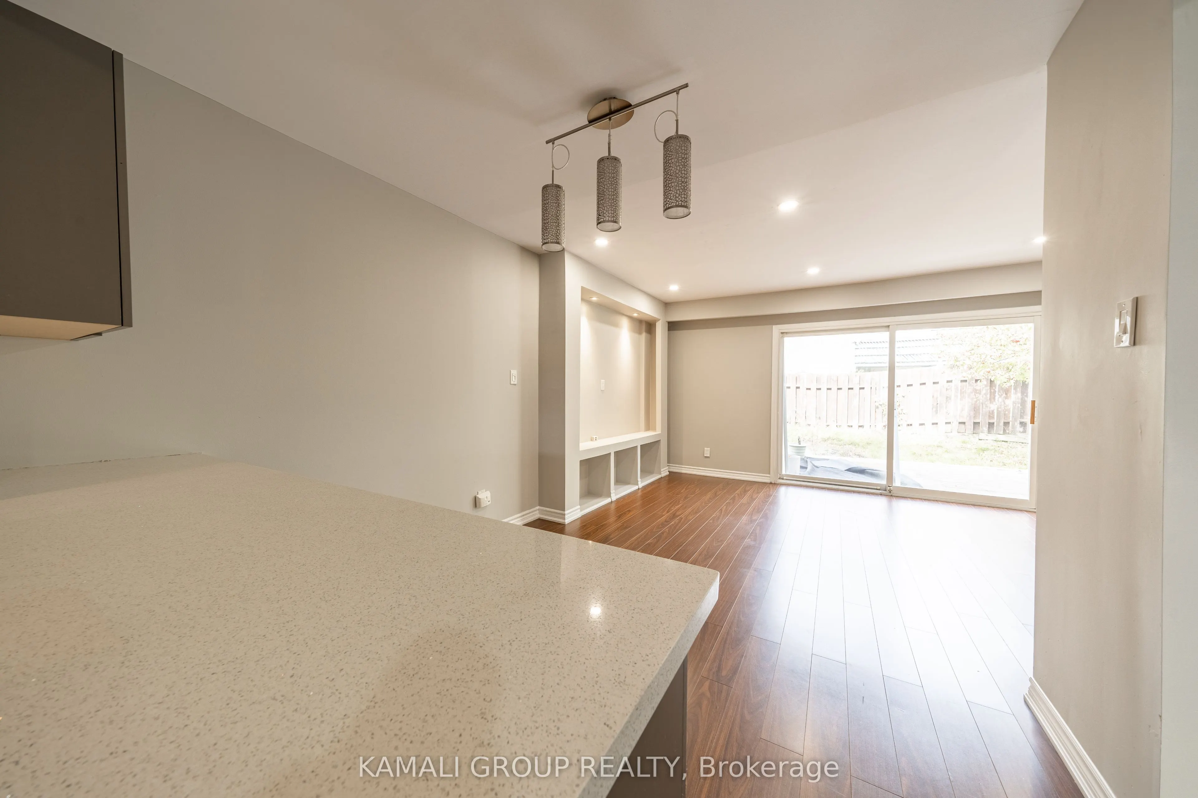 913 Carnaby Crescent