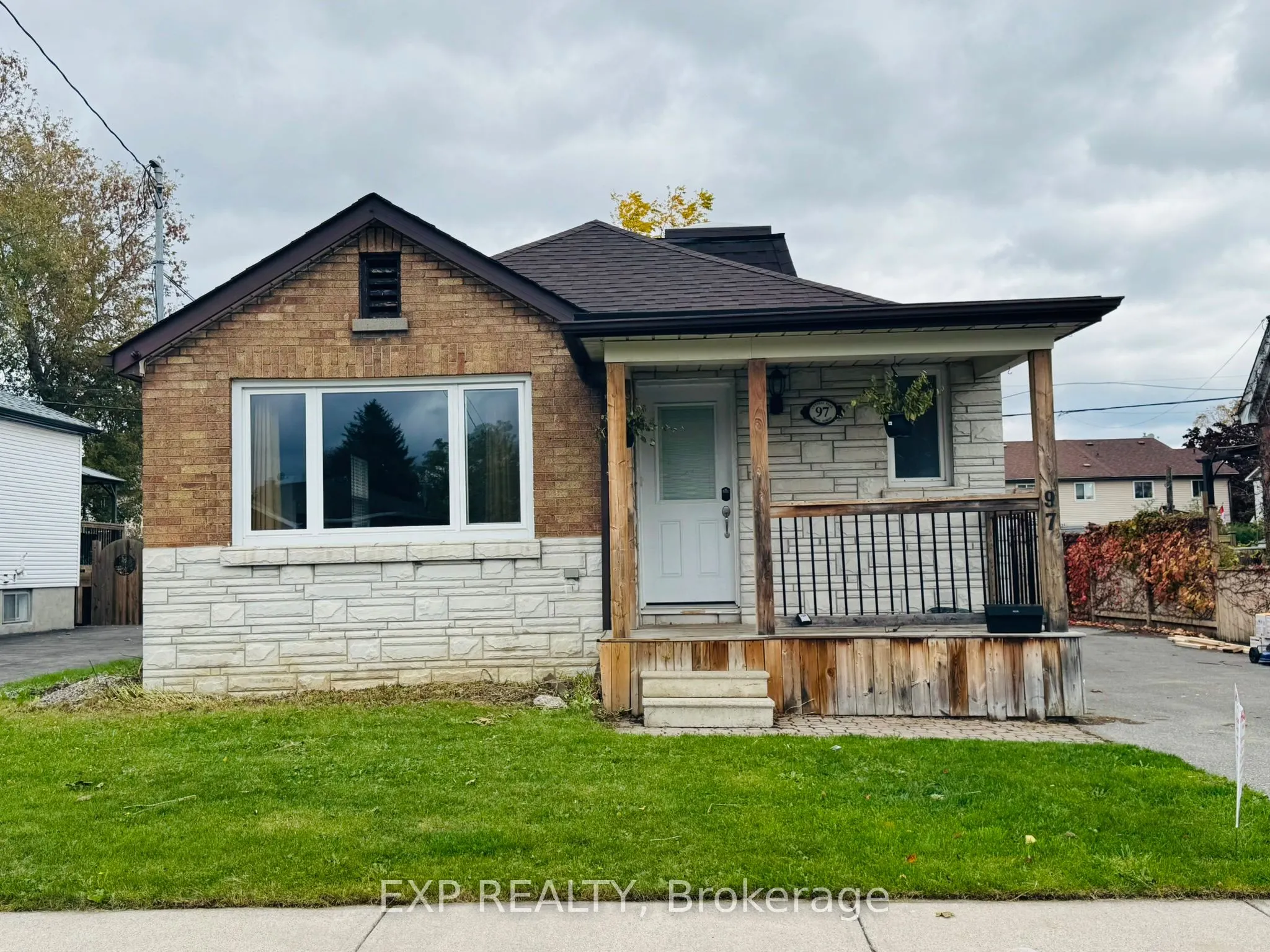 97 Central Park Boulevard N, #Upper,
