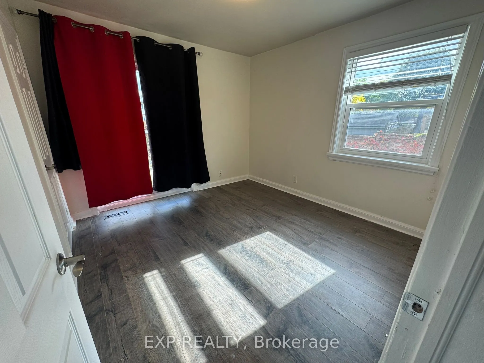 97 Central Park Boulevard N, #Upper,