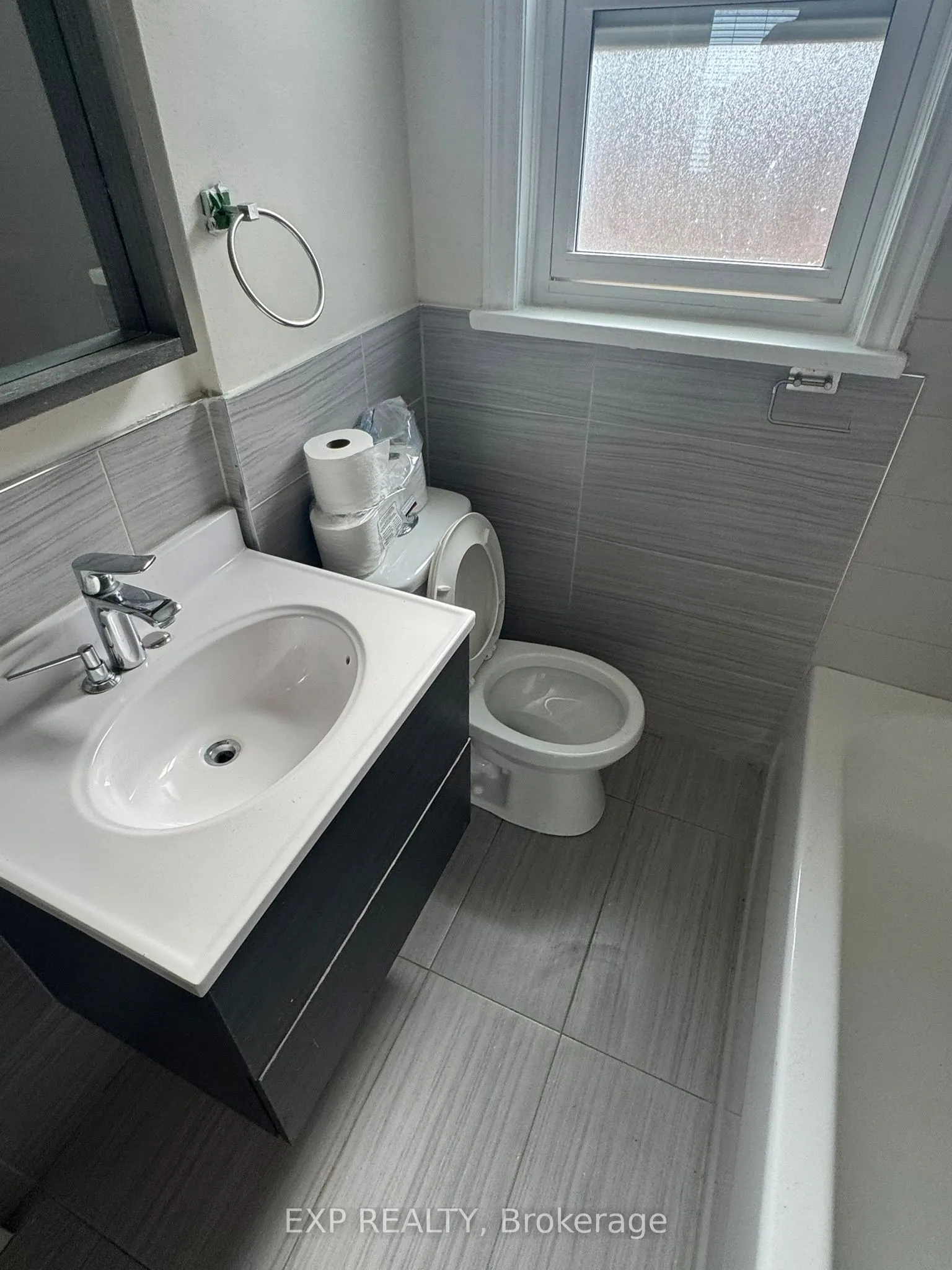 97 Central Park Boulevard N, #Upper,