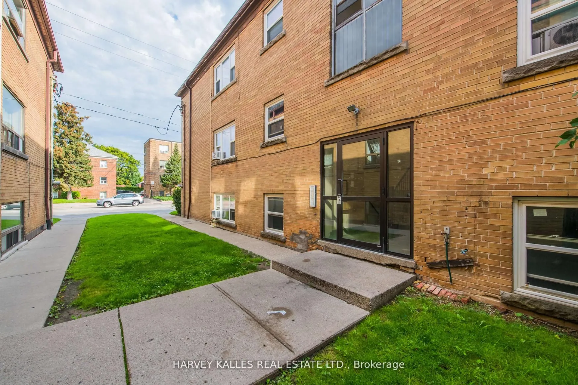 2905 St Clair Avenue E, #11
