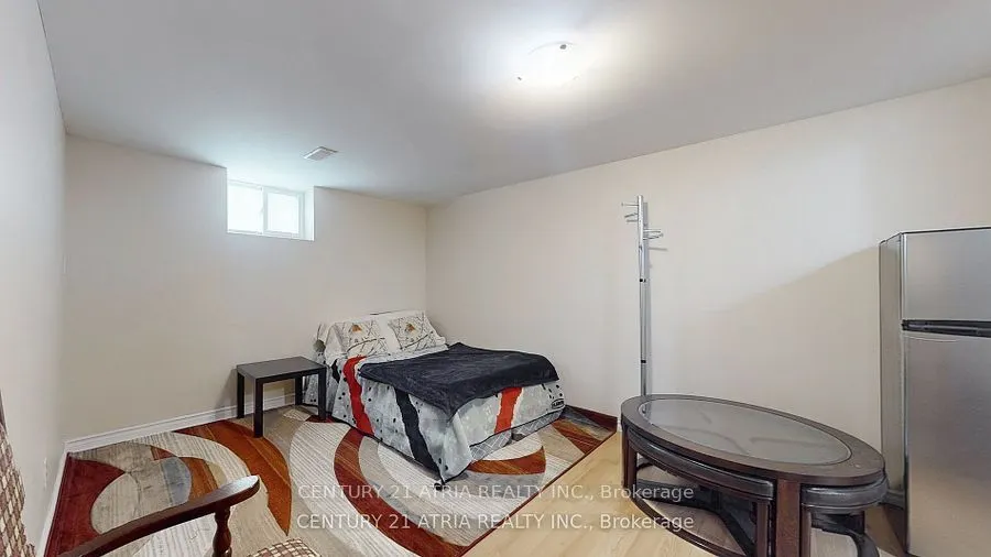 82 Clementine Square