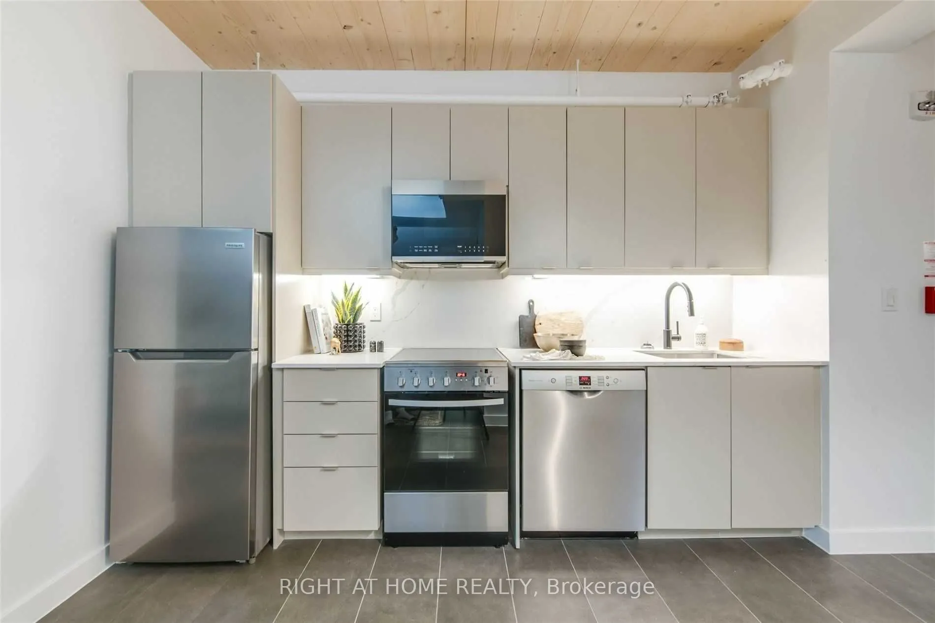 1598 Queen Street E, #302