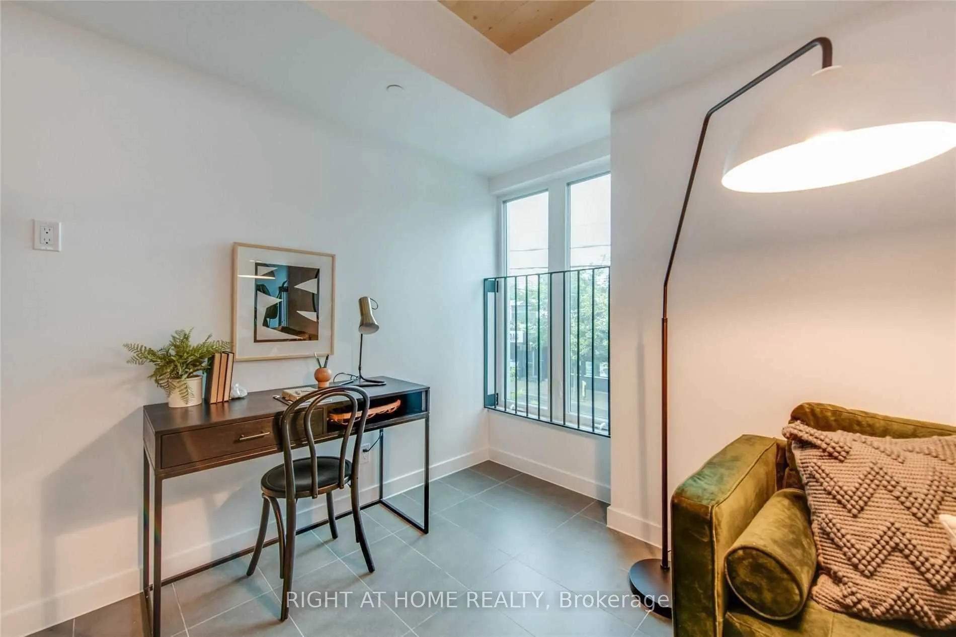 1598 Queen Street E, #302