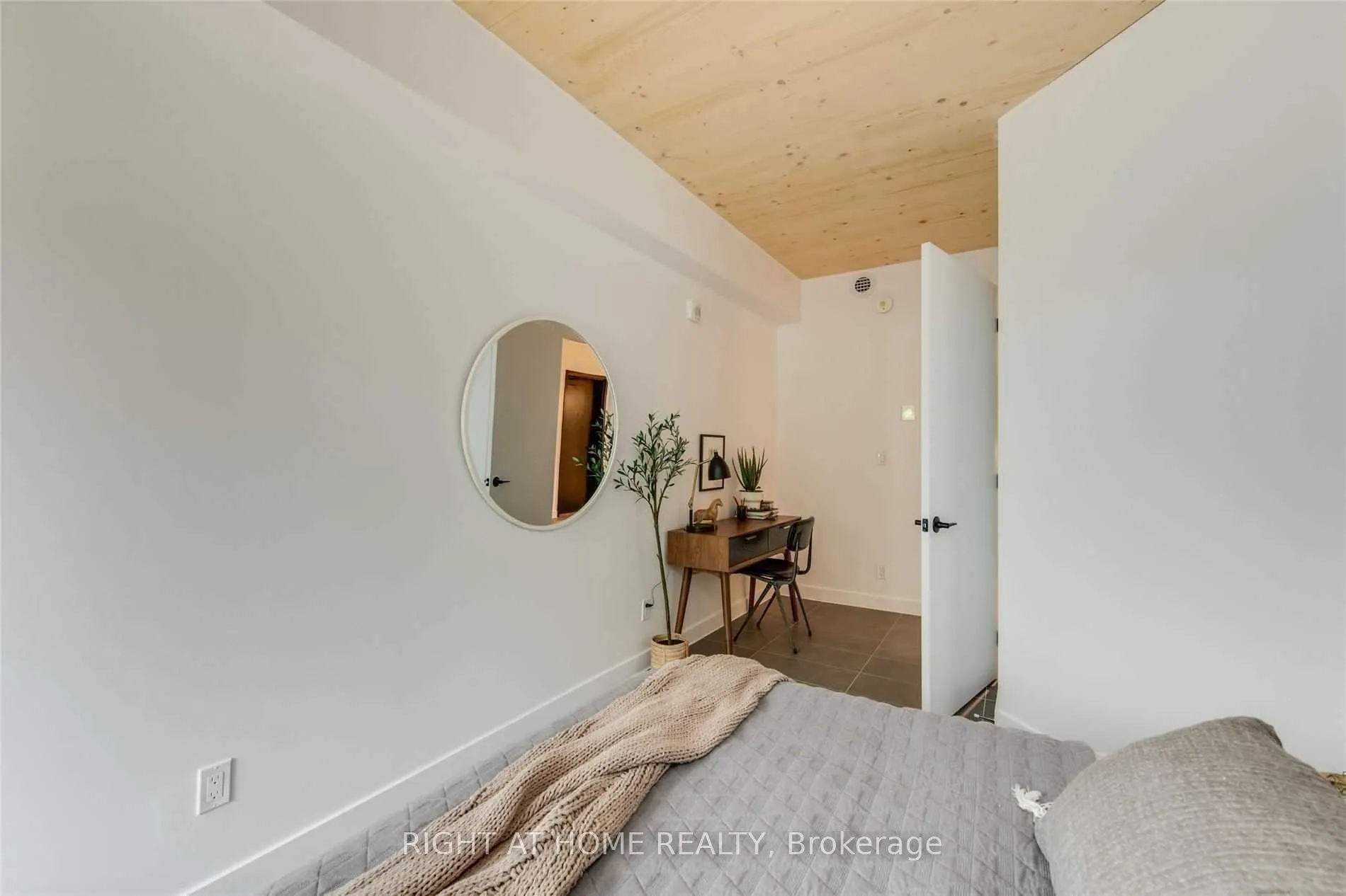1598 Queen Street E, #302