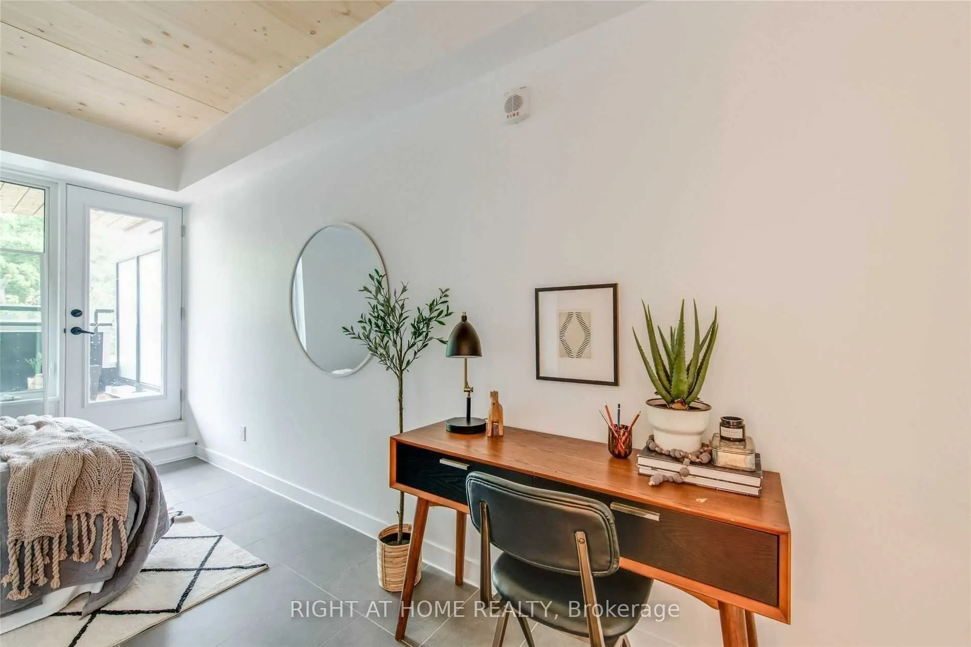 1598 Queen Street E, #302