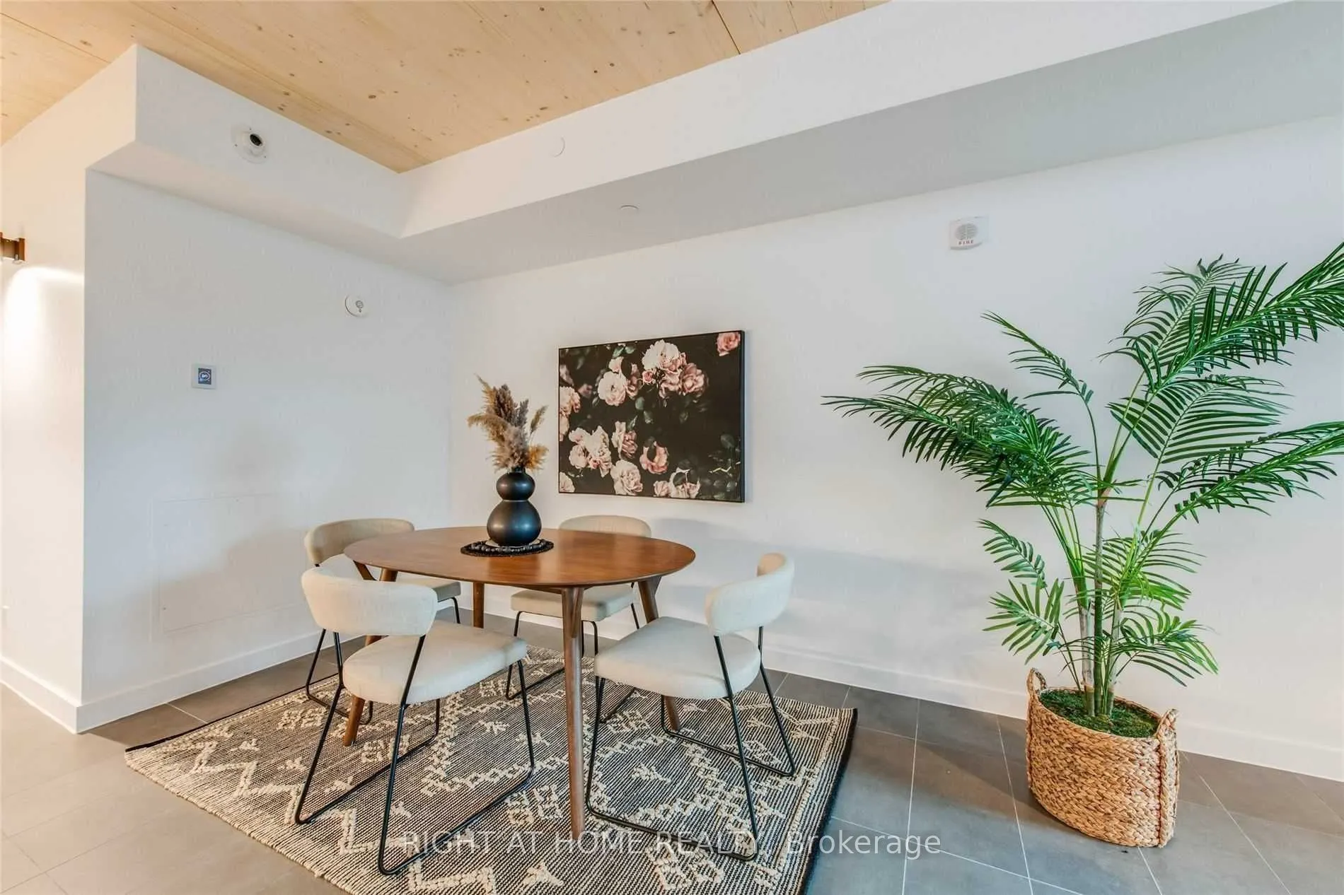 1598 Queen Street E, #302