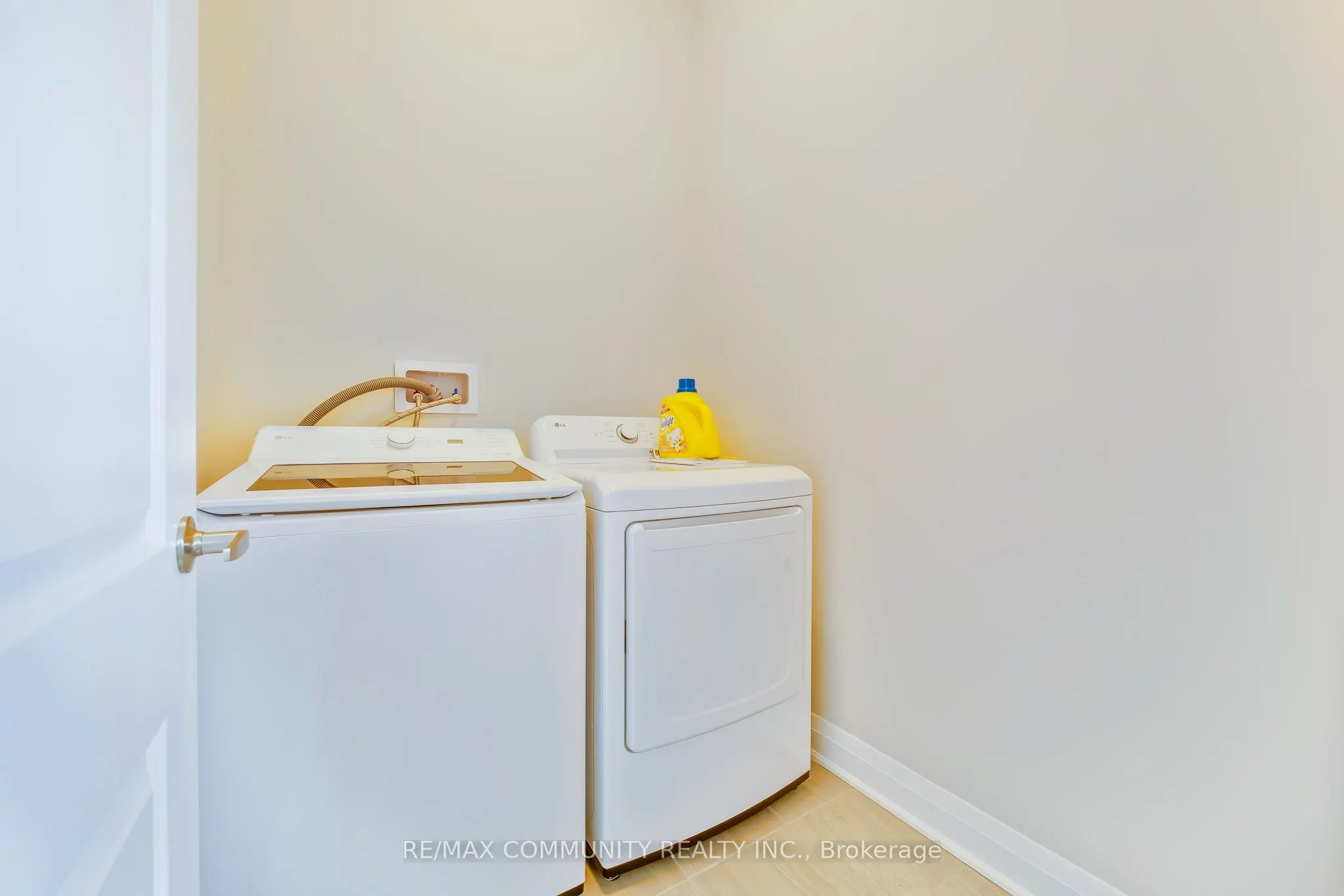 3328 Marchington Square