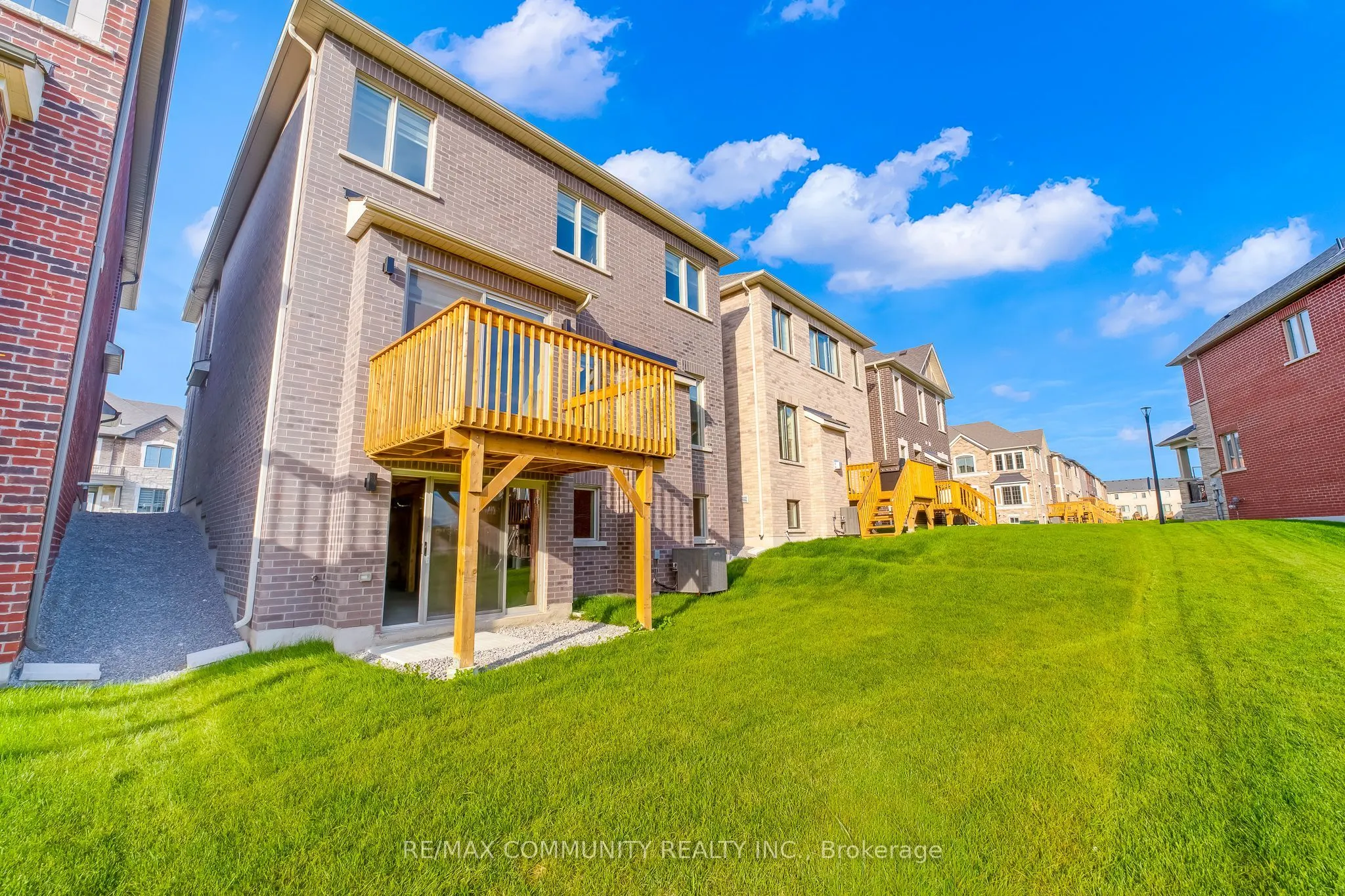 3328 Marchington Square