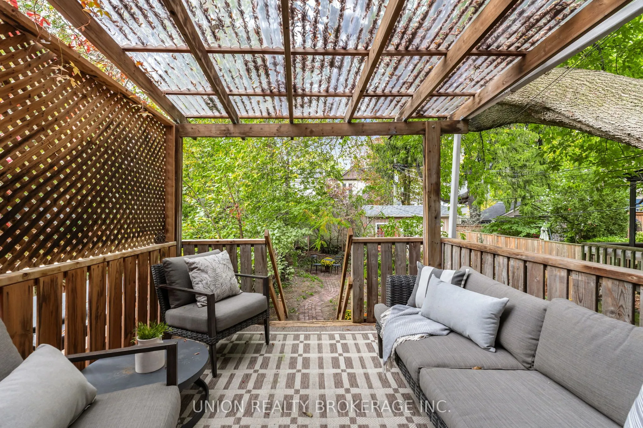 262 Silver Birch Avenue