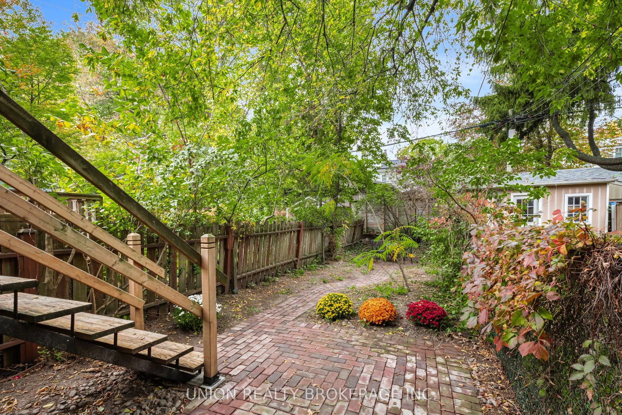 262 Silver Birch Avenue