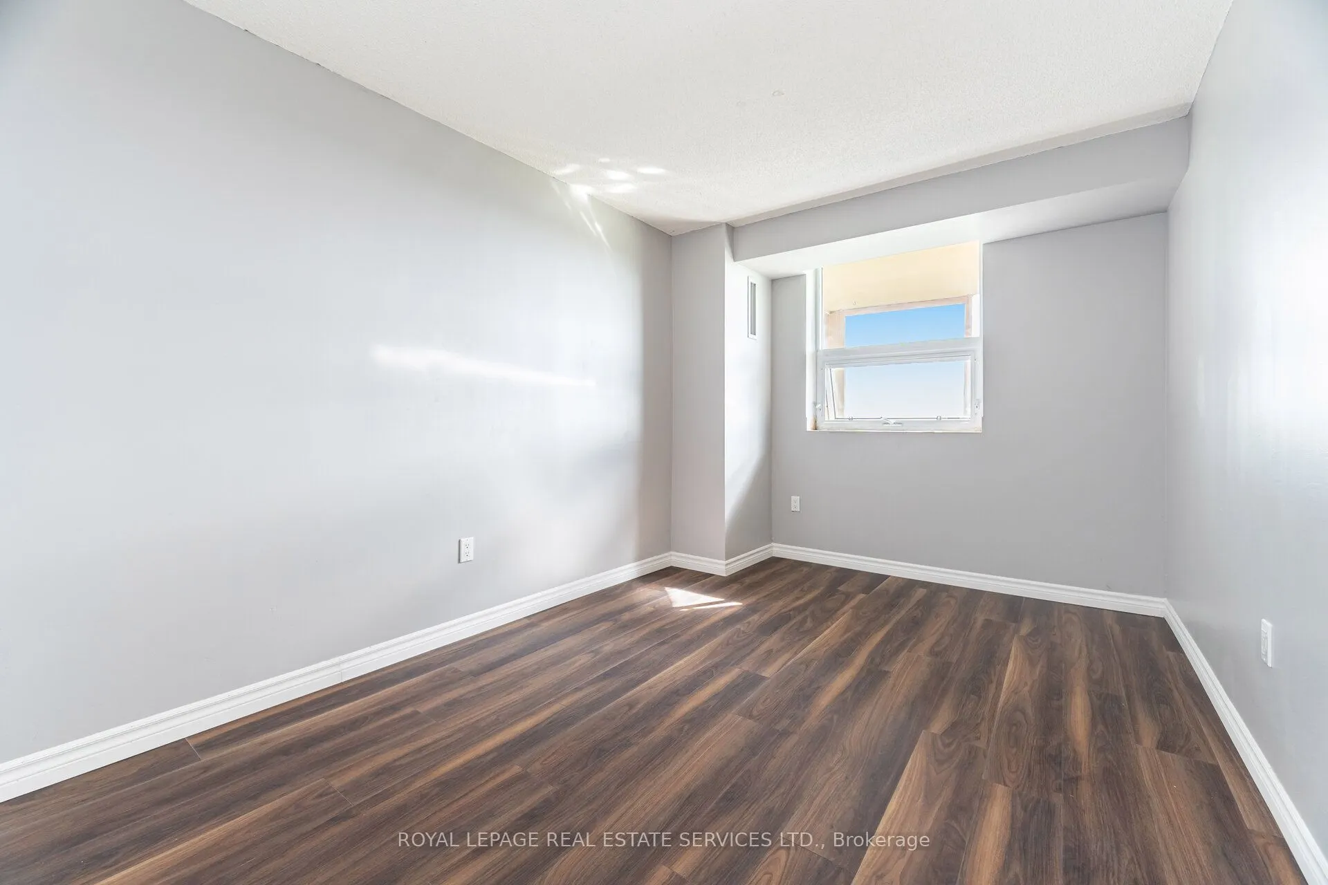 20 Dean Park Road, #1102