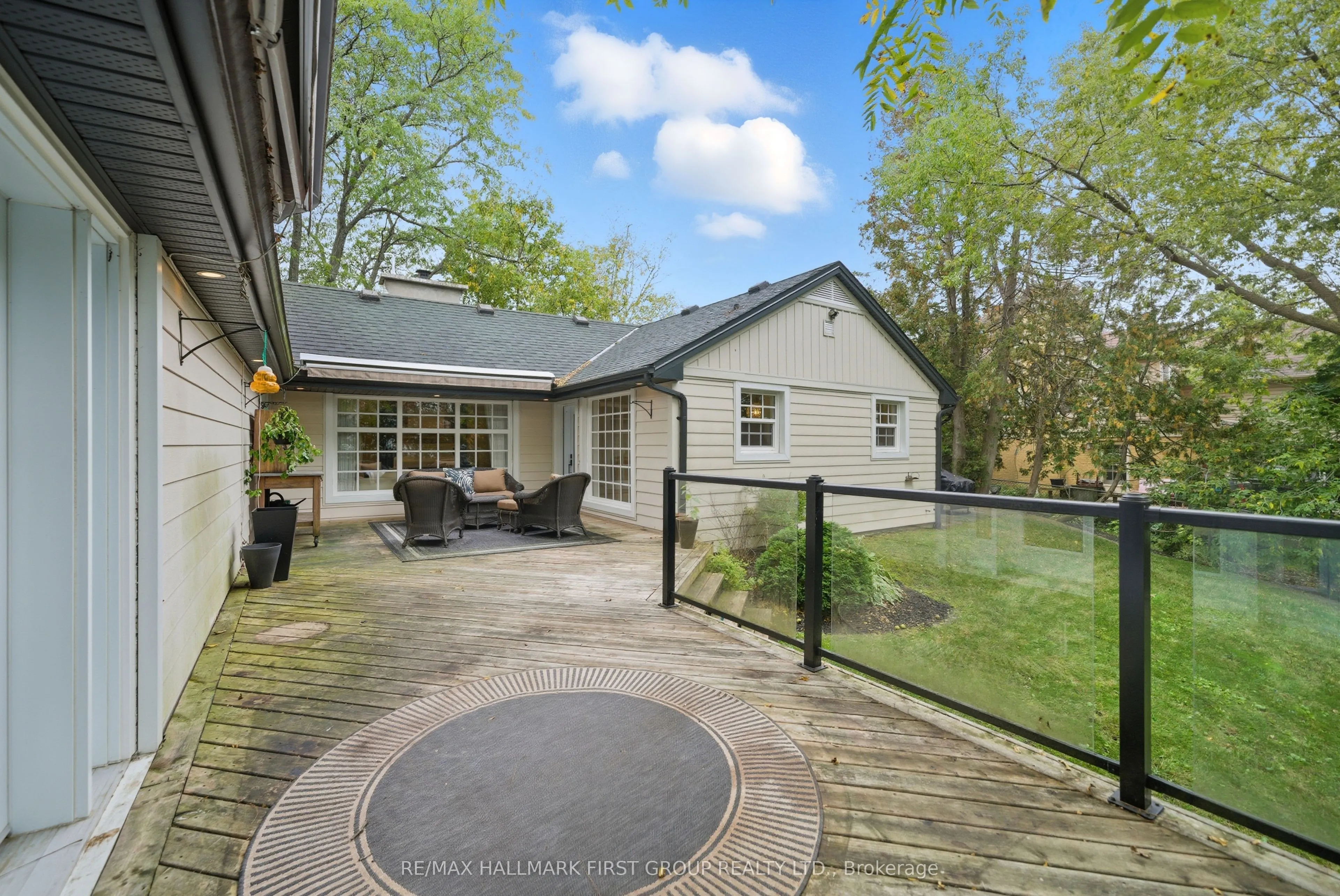 739 Masson Street