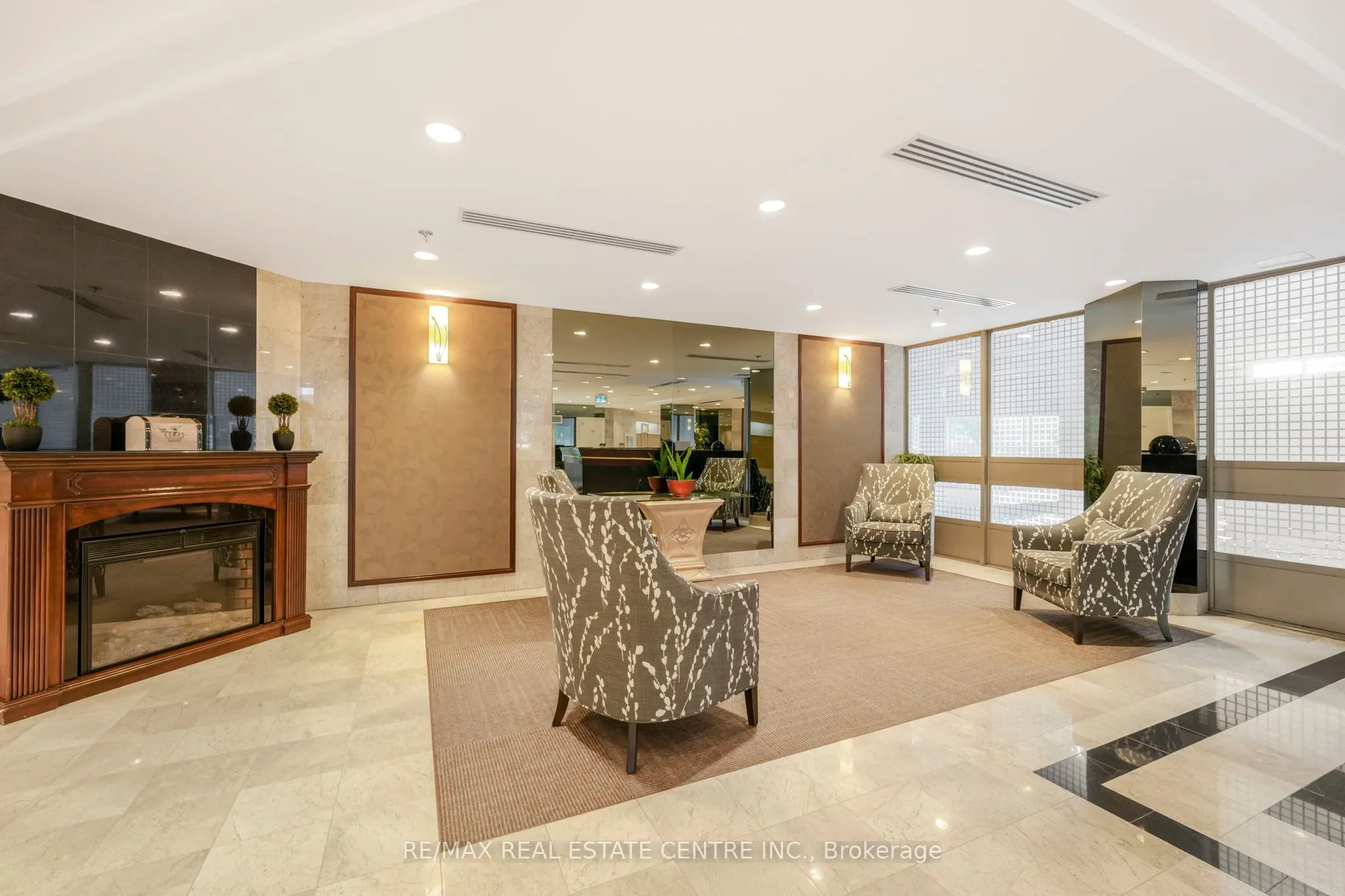 3233 Eglinton Avenue E, #407