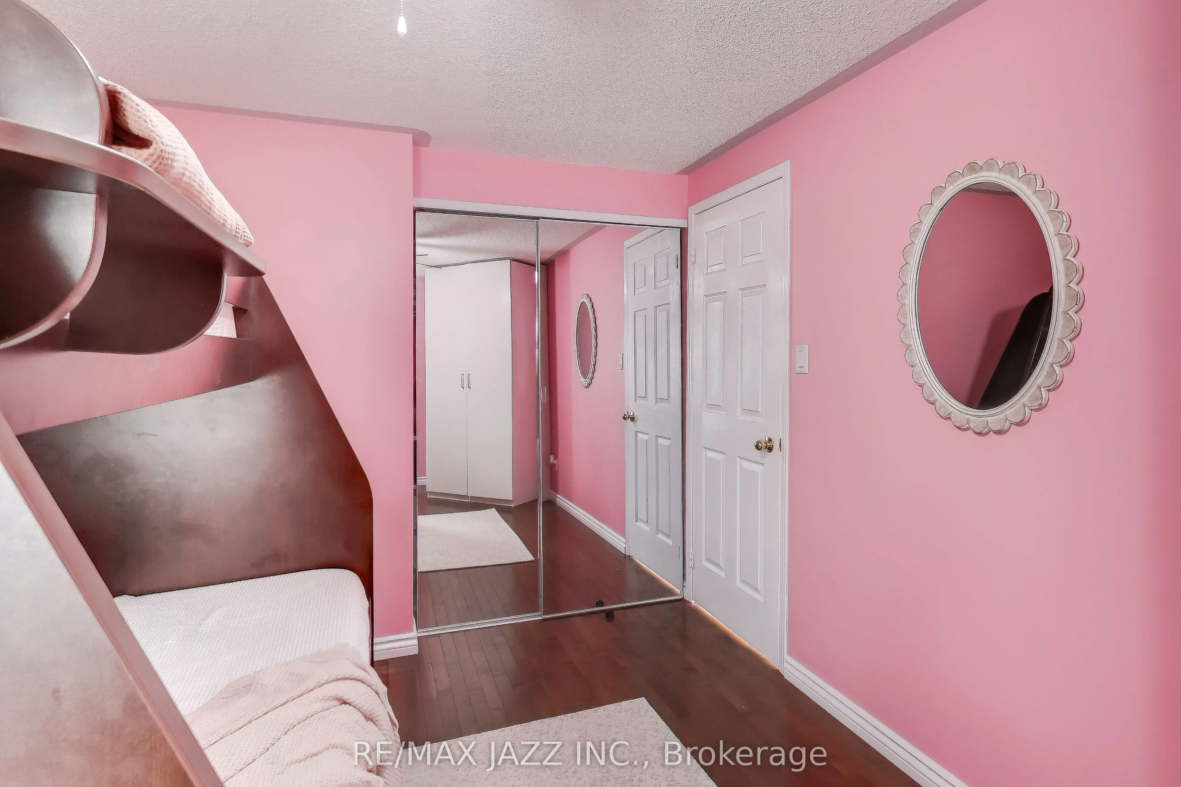 9 Maconnachie Place