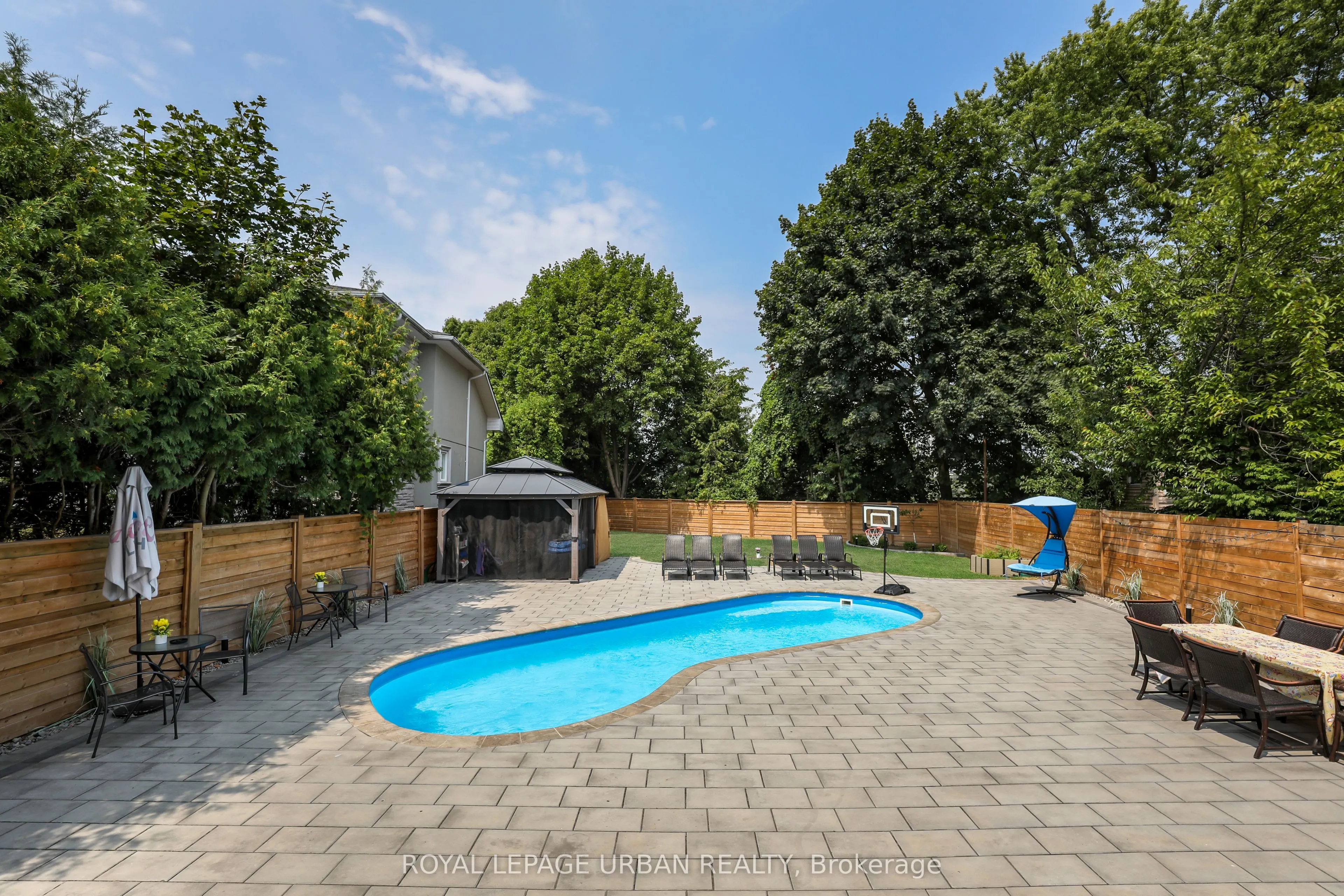 182 Parkview Hill Crescent