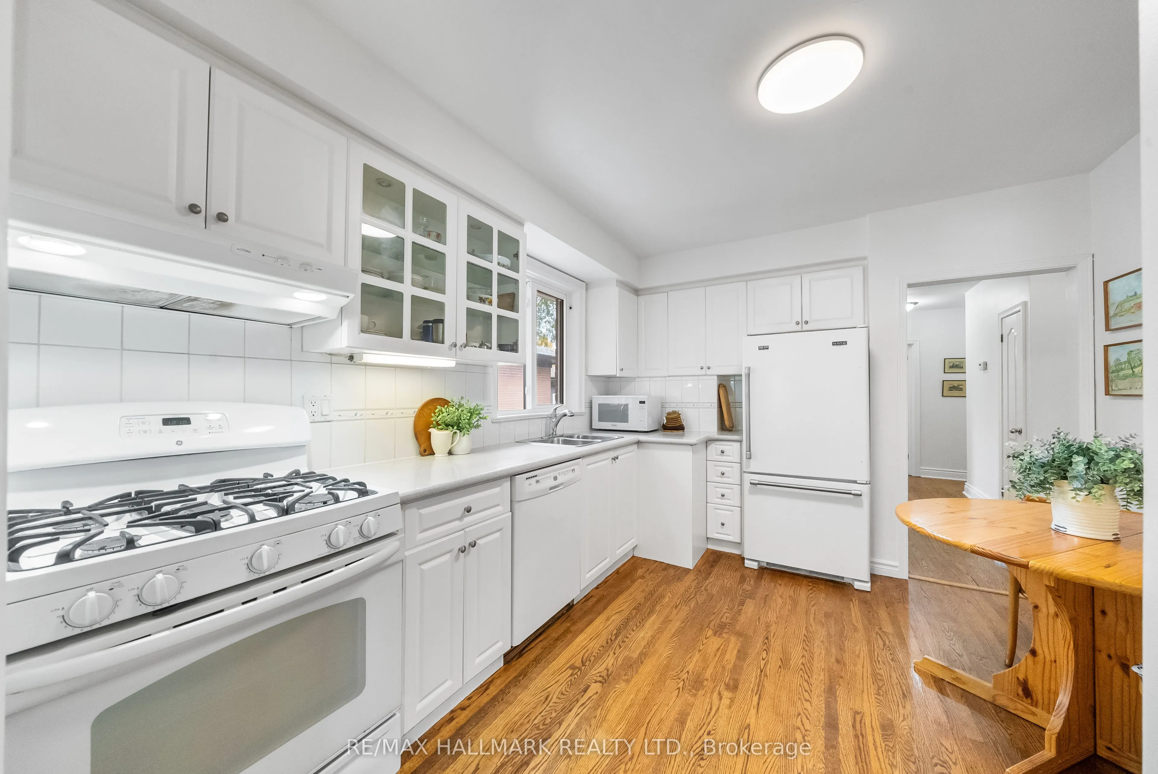 266 Chine Drive