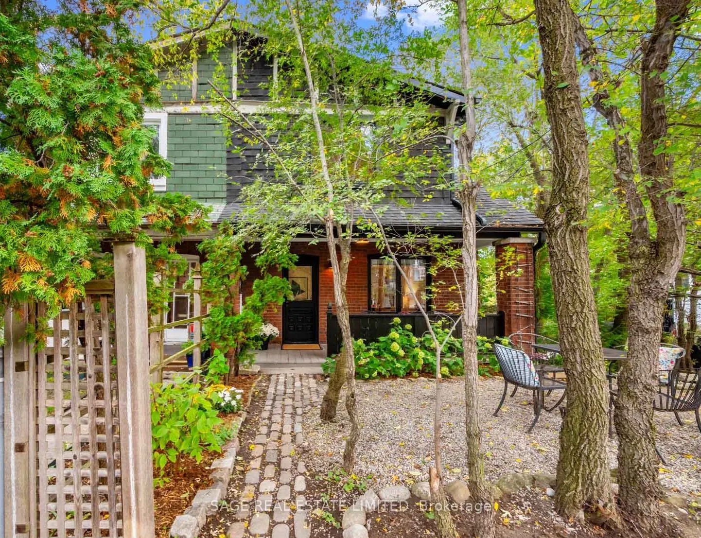439 Leslie Street