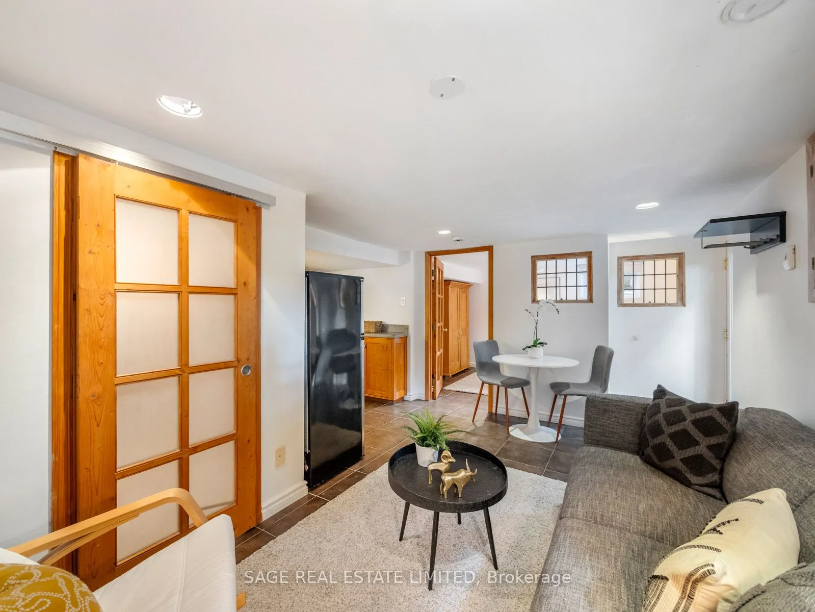 439 Leslie Street