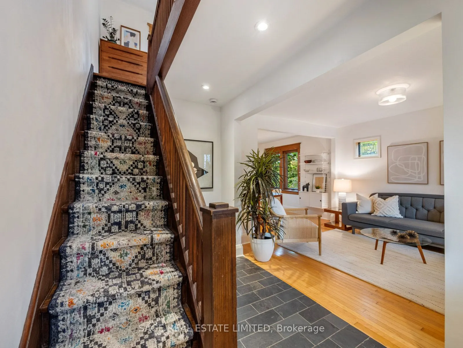 439 Leslie Street