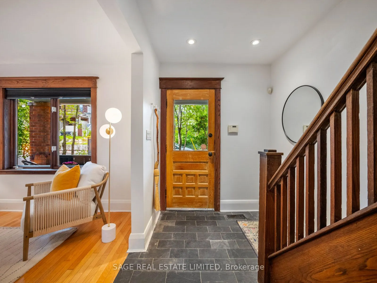 439 Leslie Street
