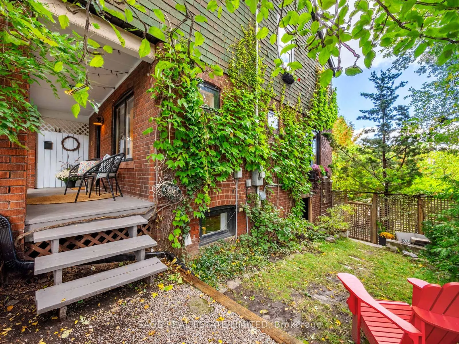 439 Leslie Street