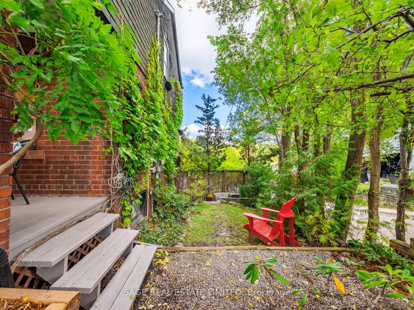439 Leslie Street
