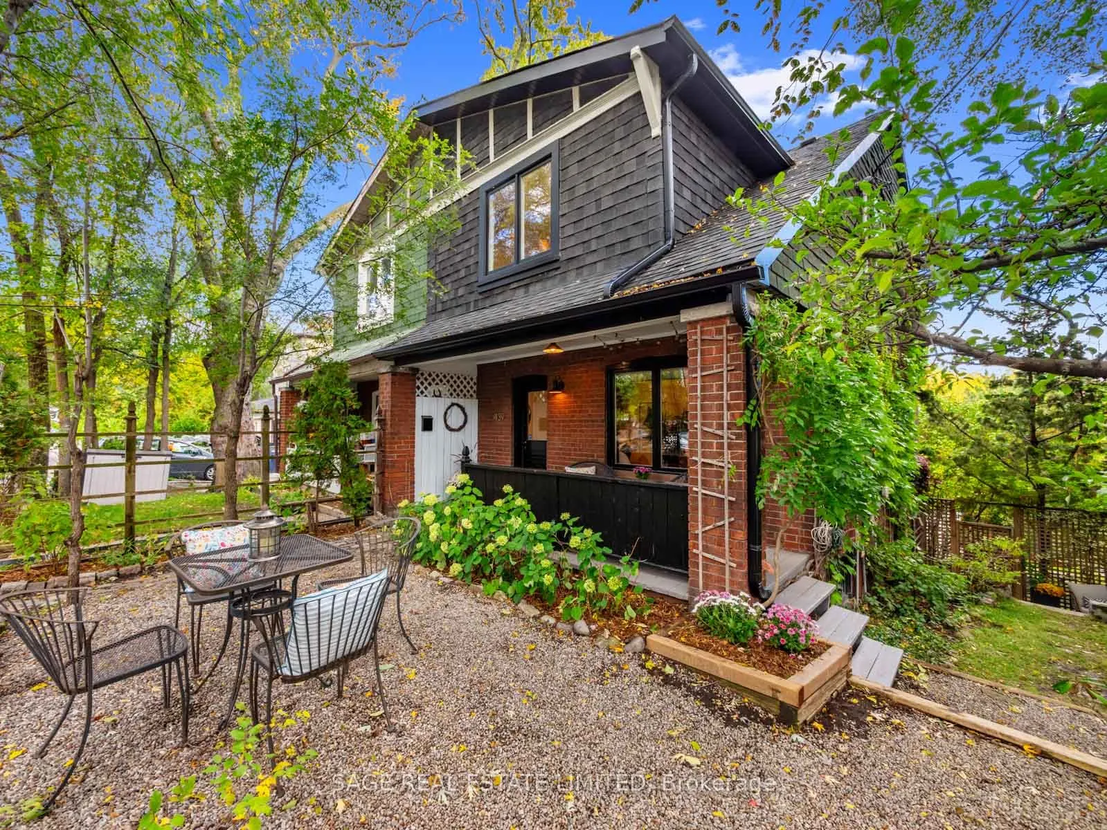 439 Leslie Street